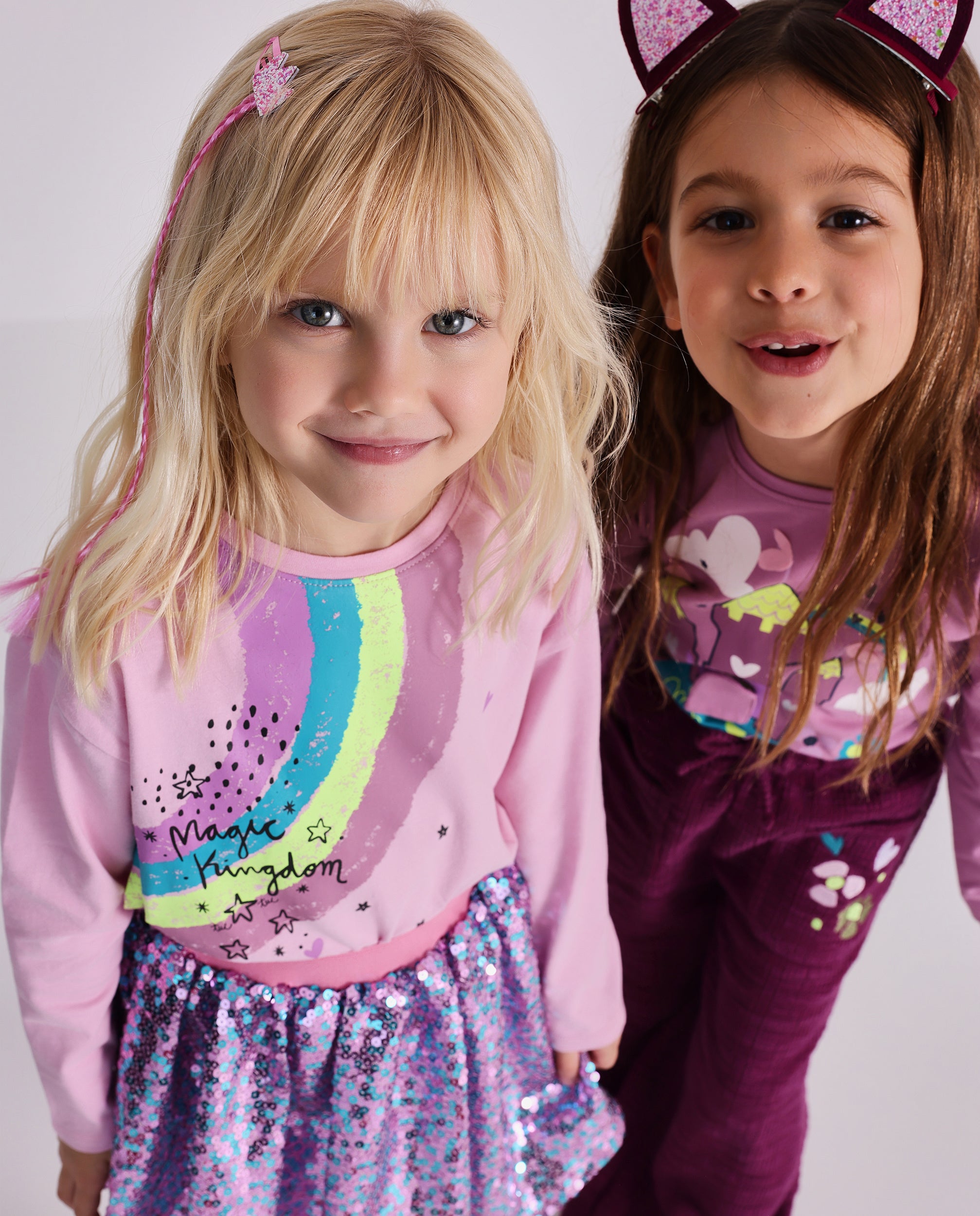 Camiseta de manga larga para niña en rosa con estampado de