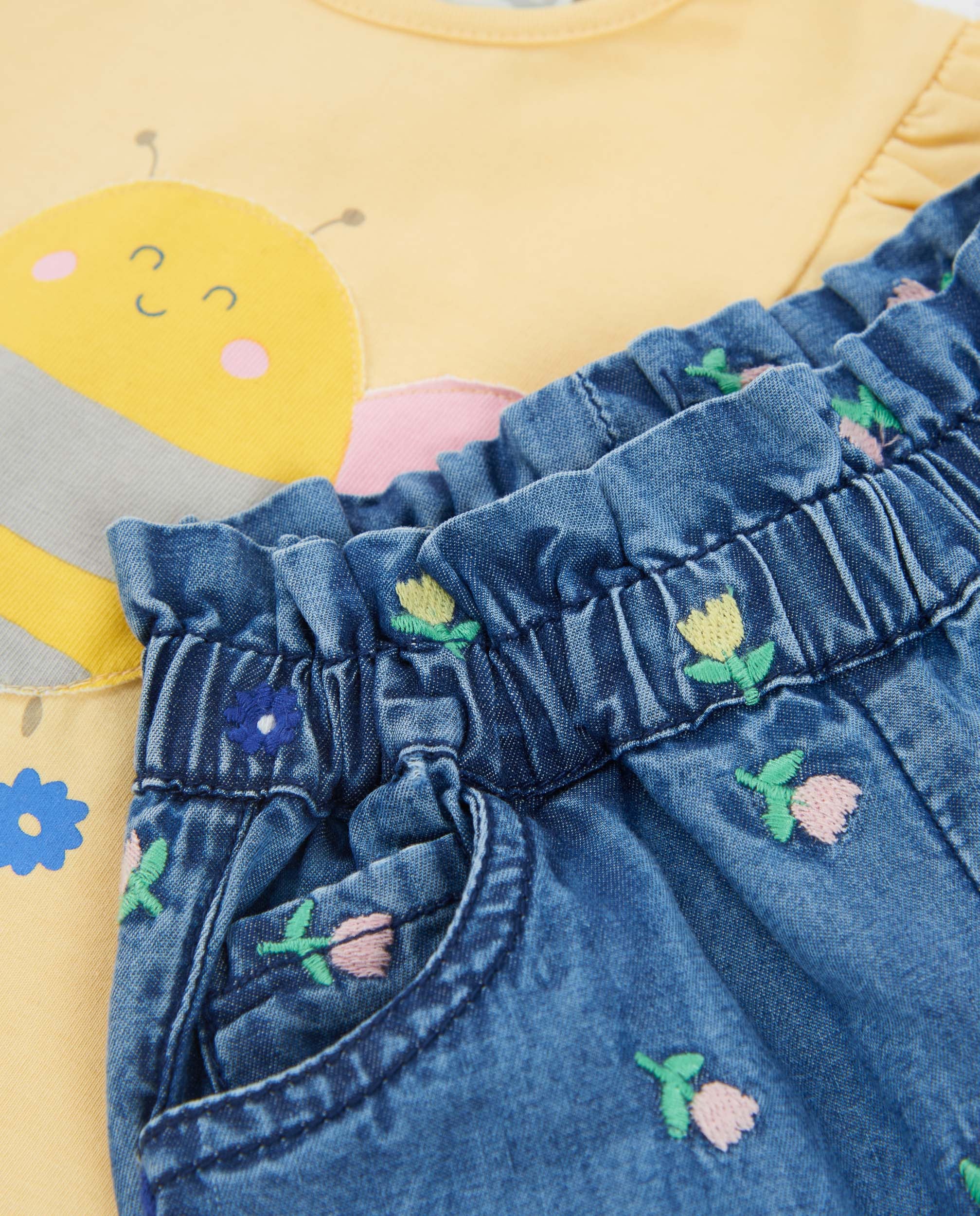 Conjunto de recién nacido de punto y bordado floral