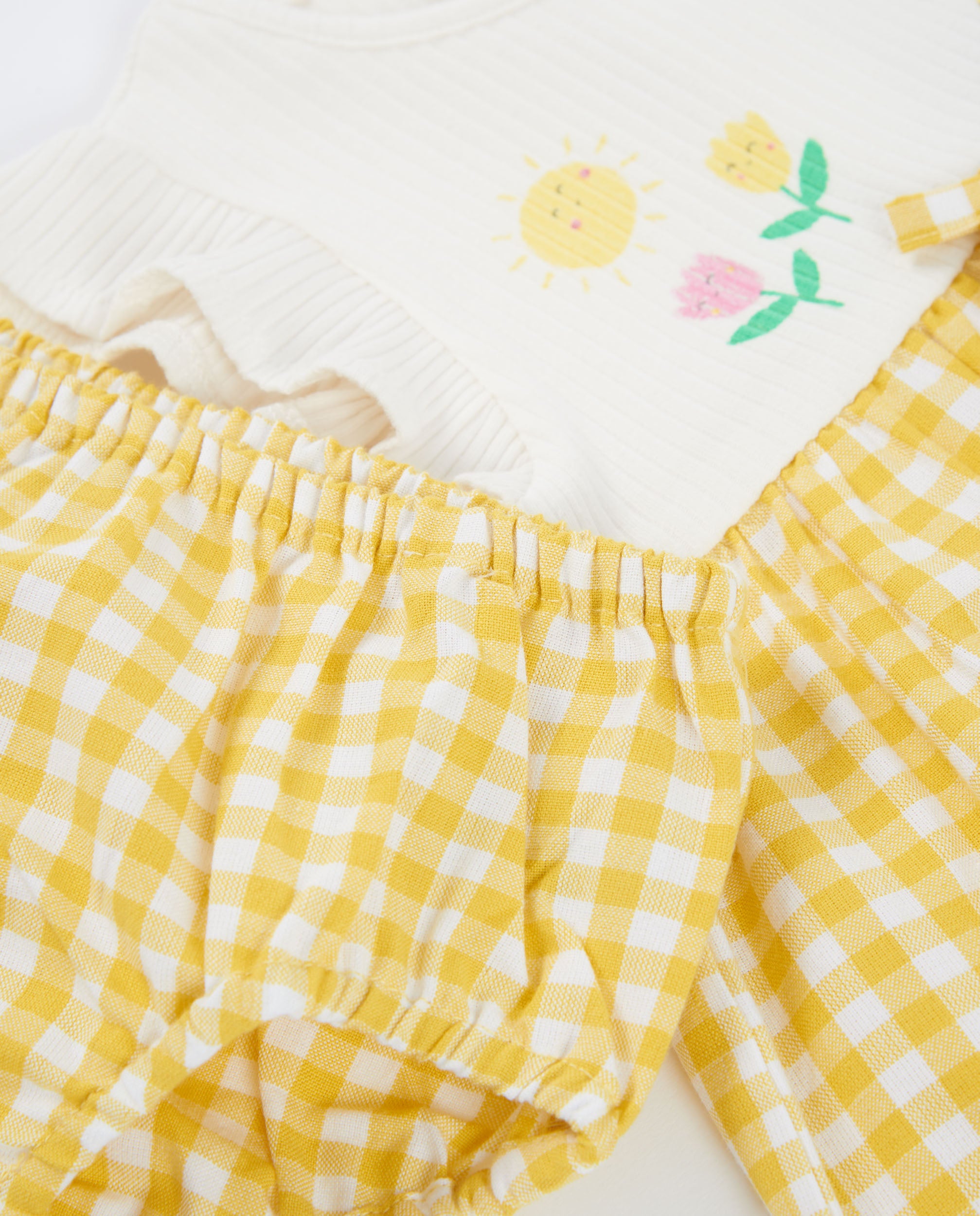 Vestido de recién nacido de plana y estampado vichy