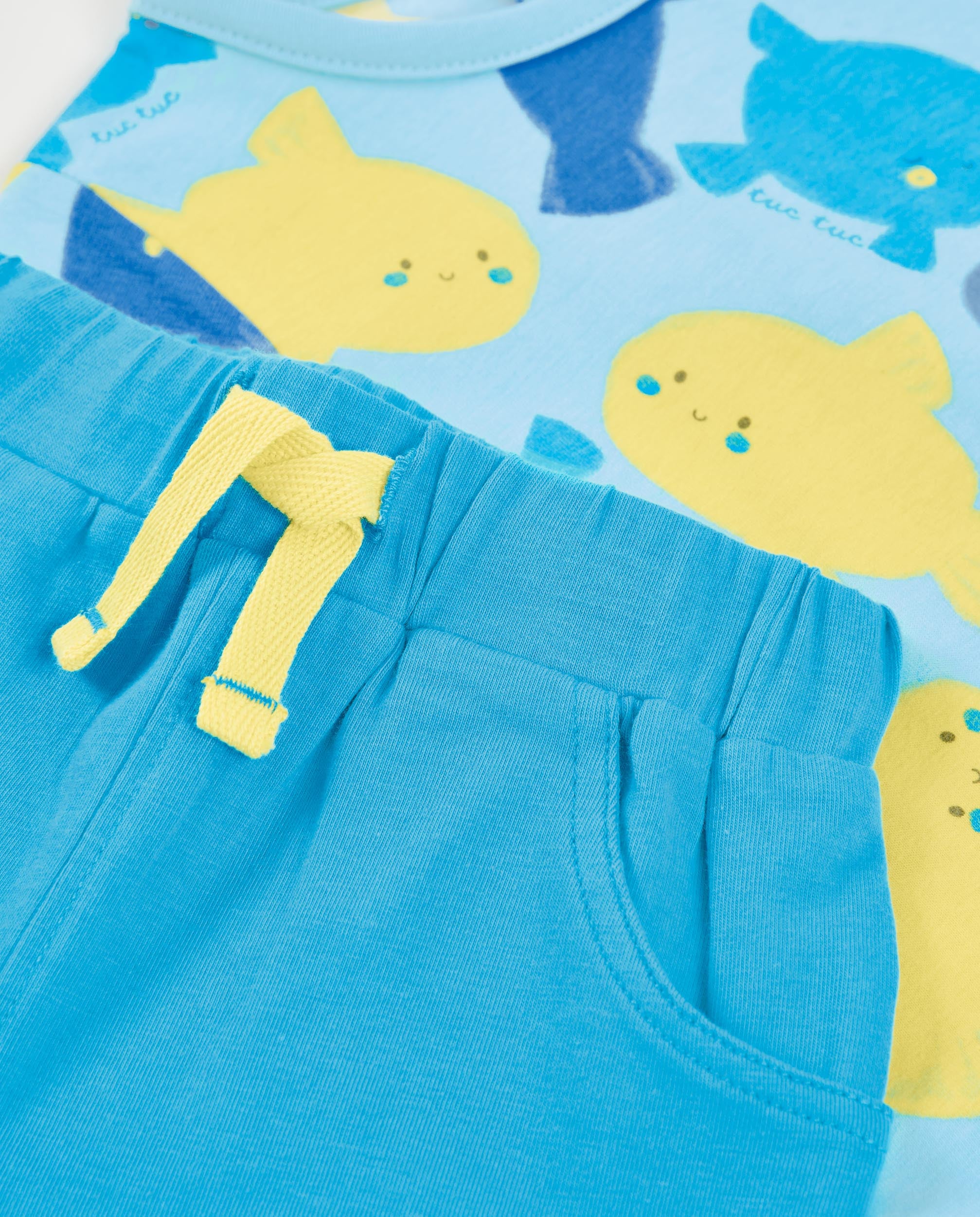 Conjunto de recién nacido de punto y estampado de peces