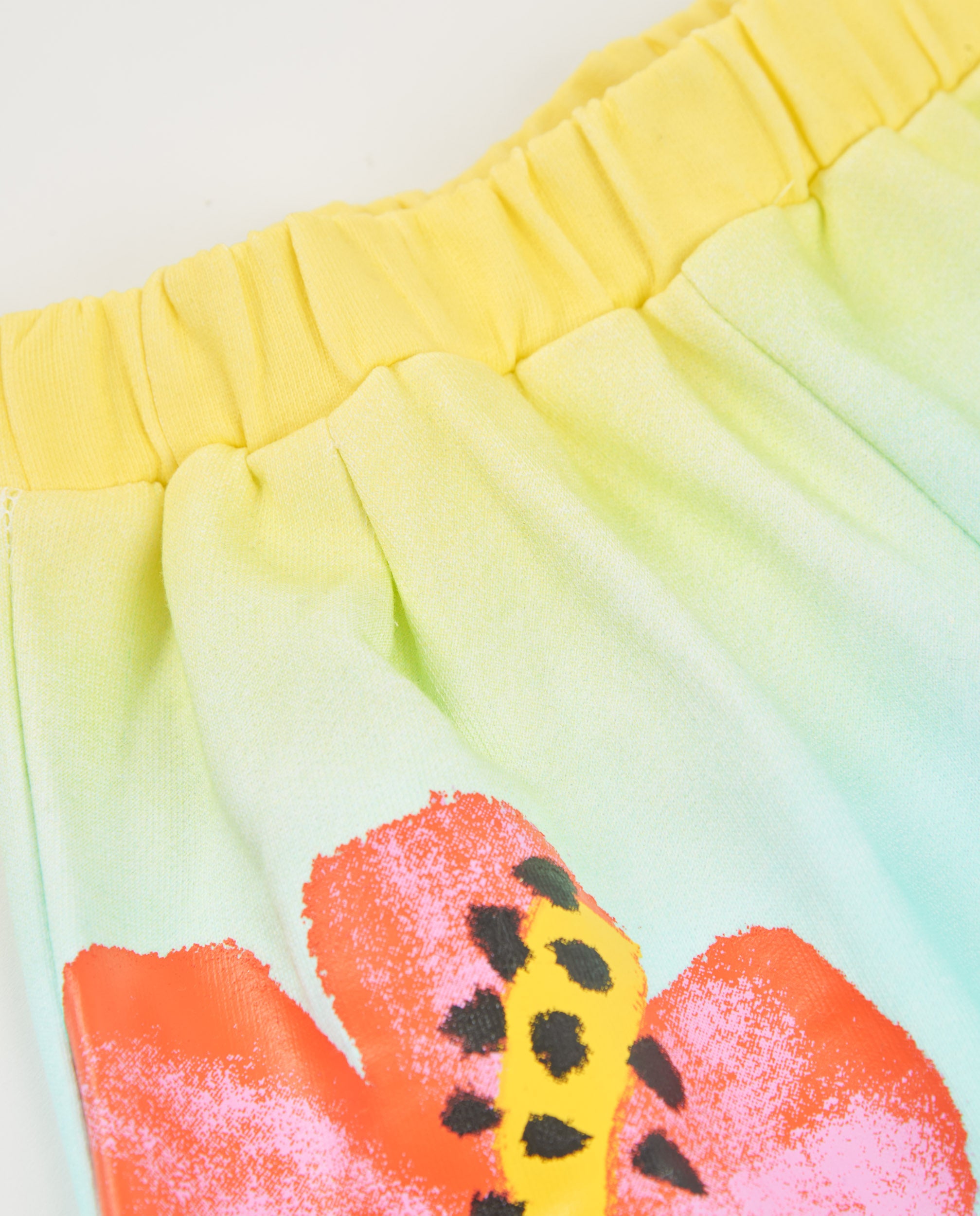 Short de niña de punto y flor estampada
