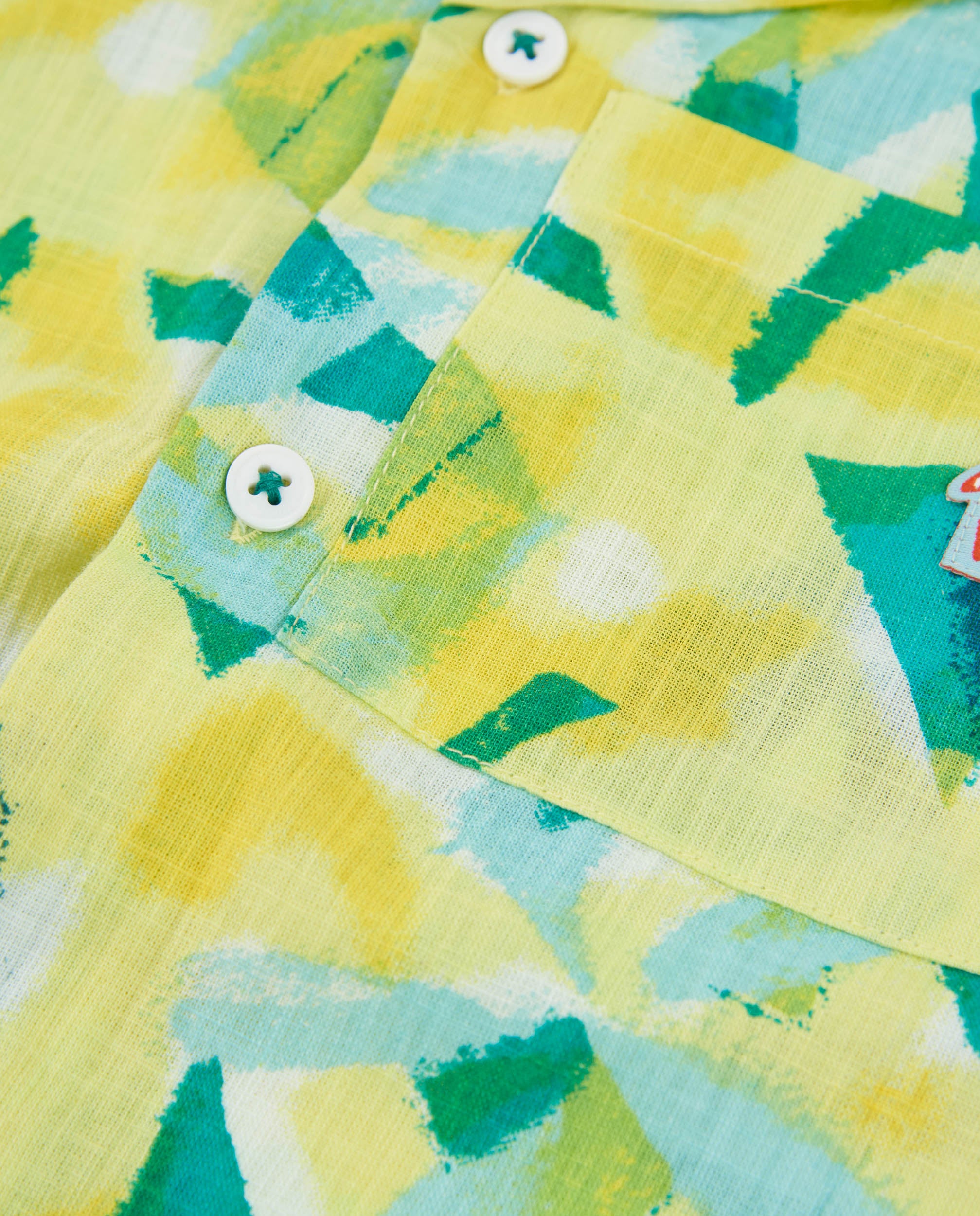 Camisa de niño de plana y estampado abstracto