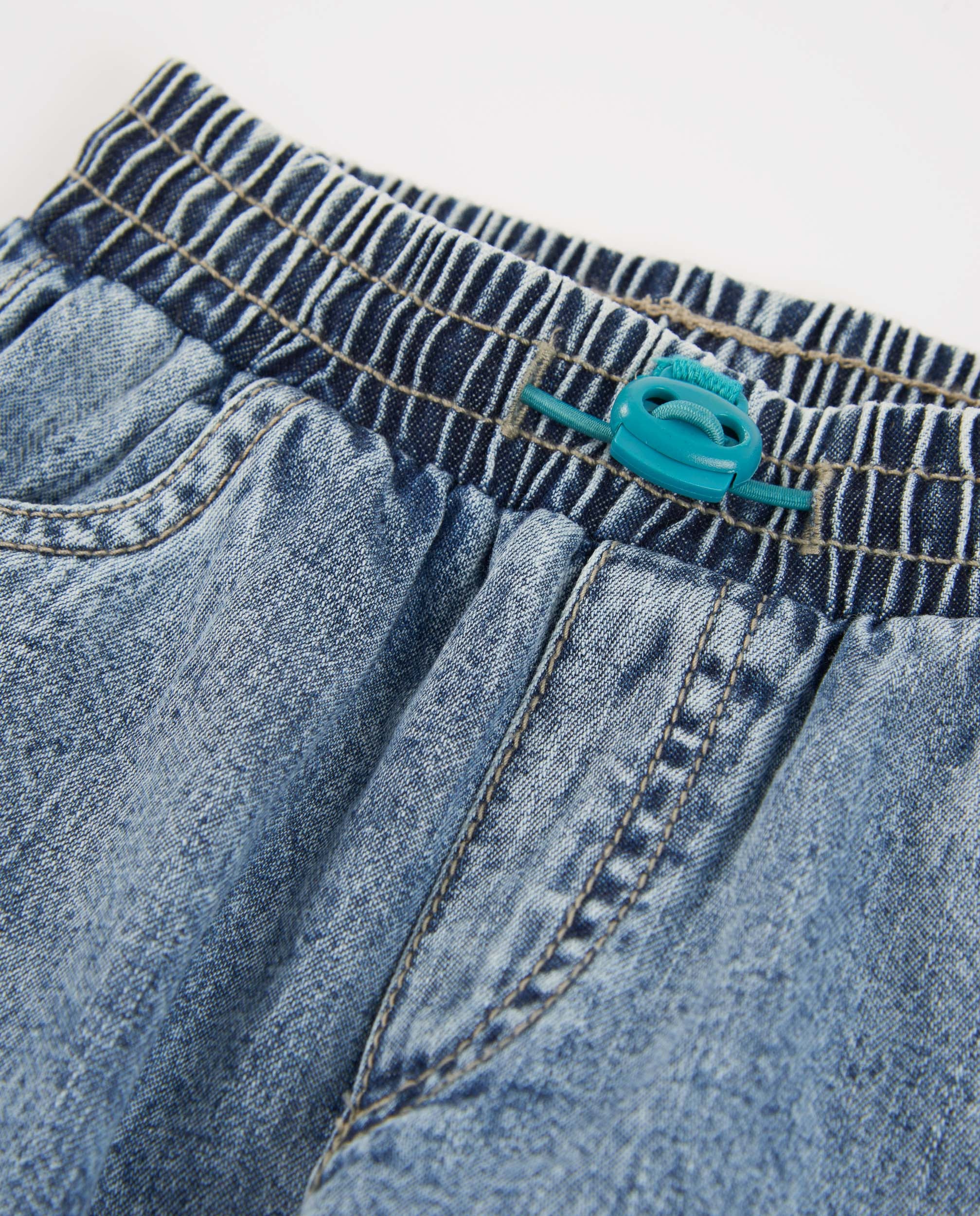 Pantalones de niño de plana en denim
