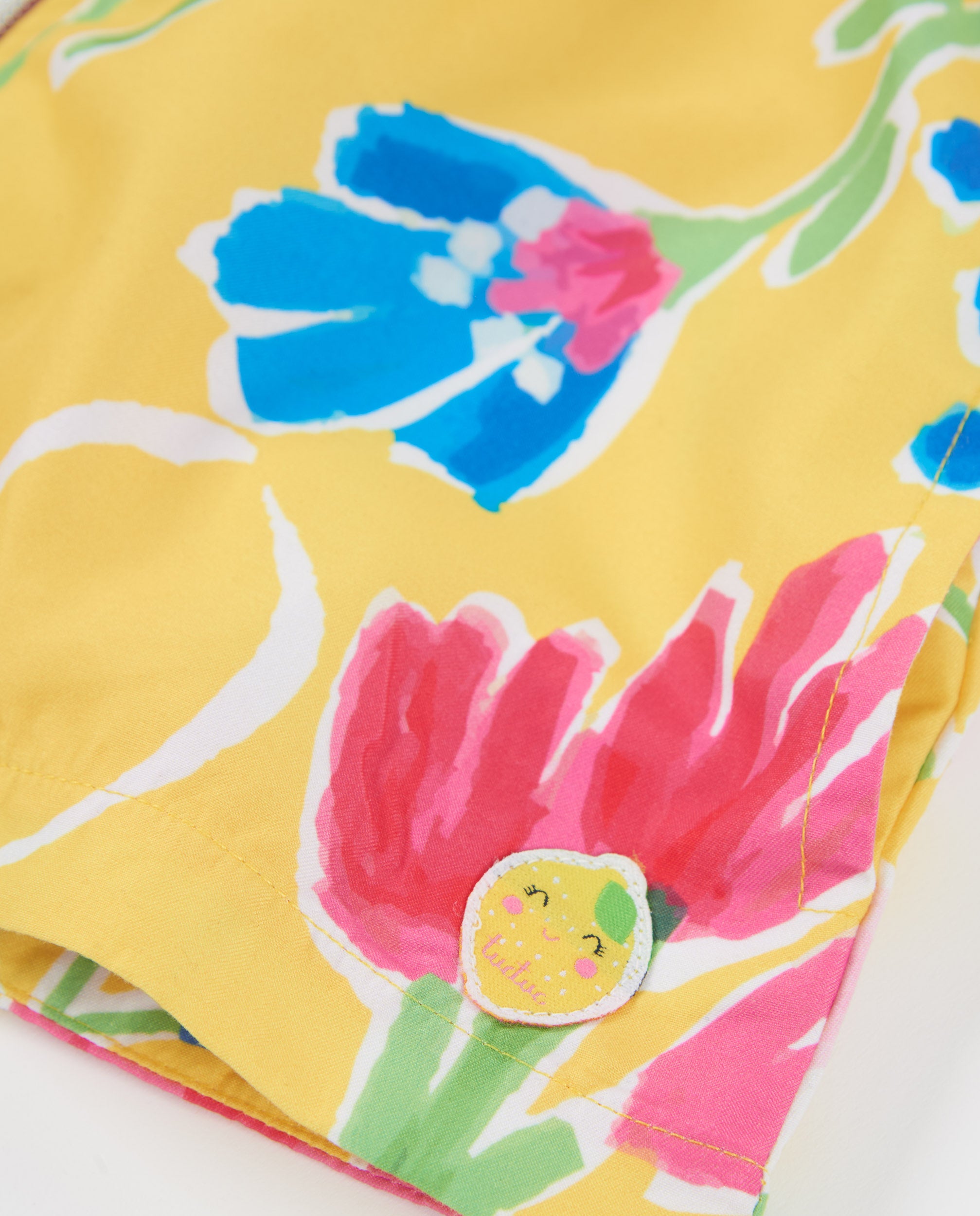 Chaqueta de niña de plana con motivos florales