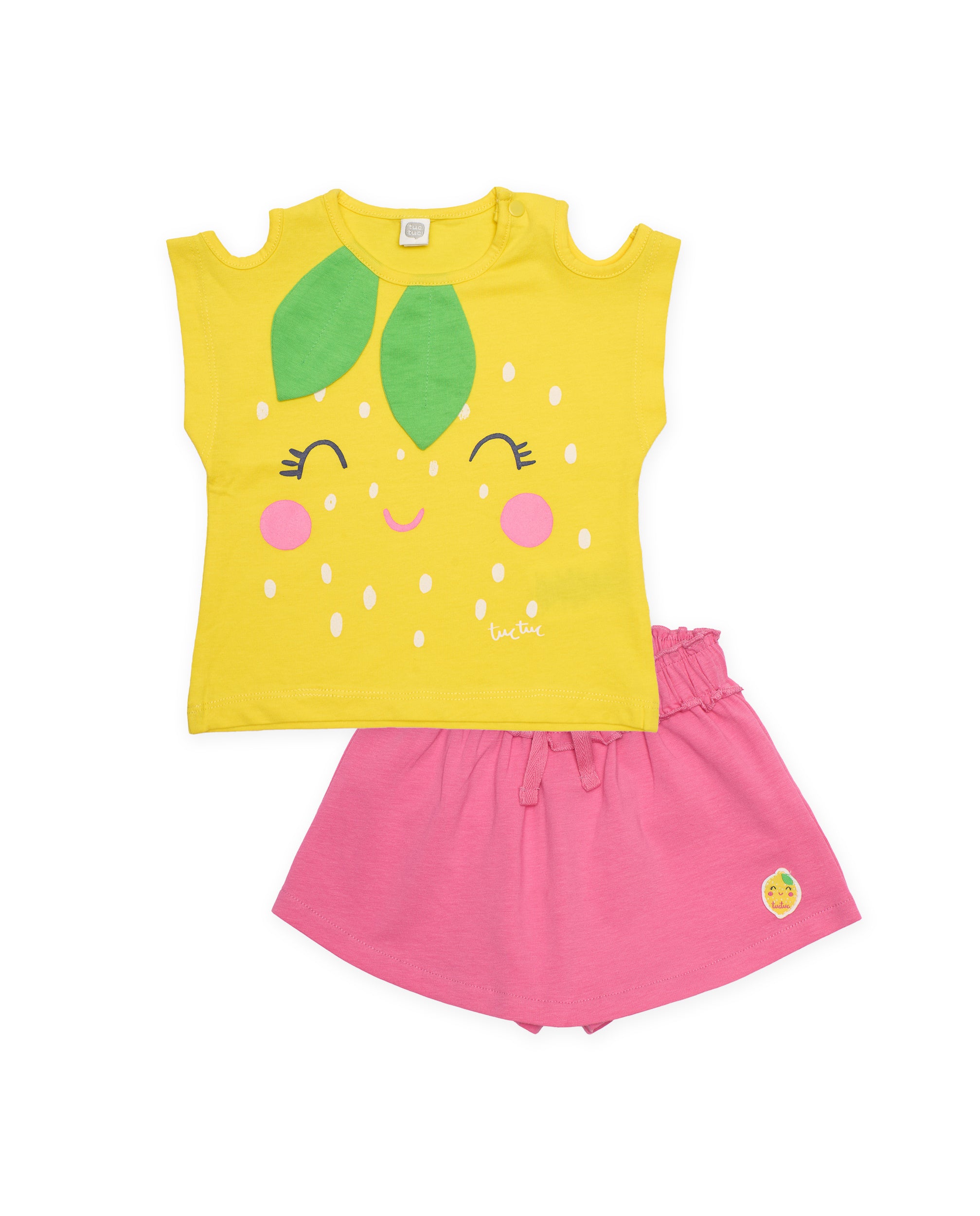 Conjunto de niña de punto y aberturas en hombros