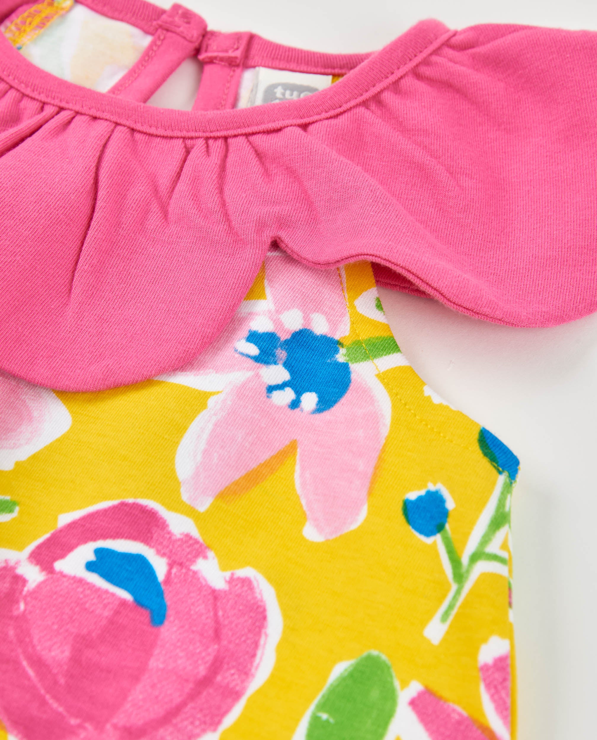 Vestido de niña de punto y cuello pétalo