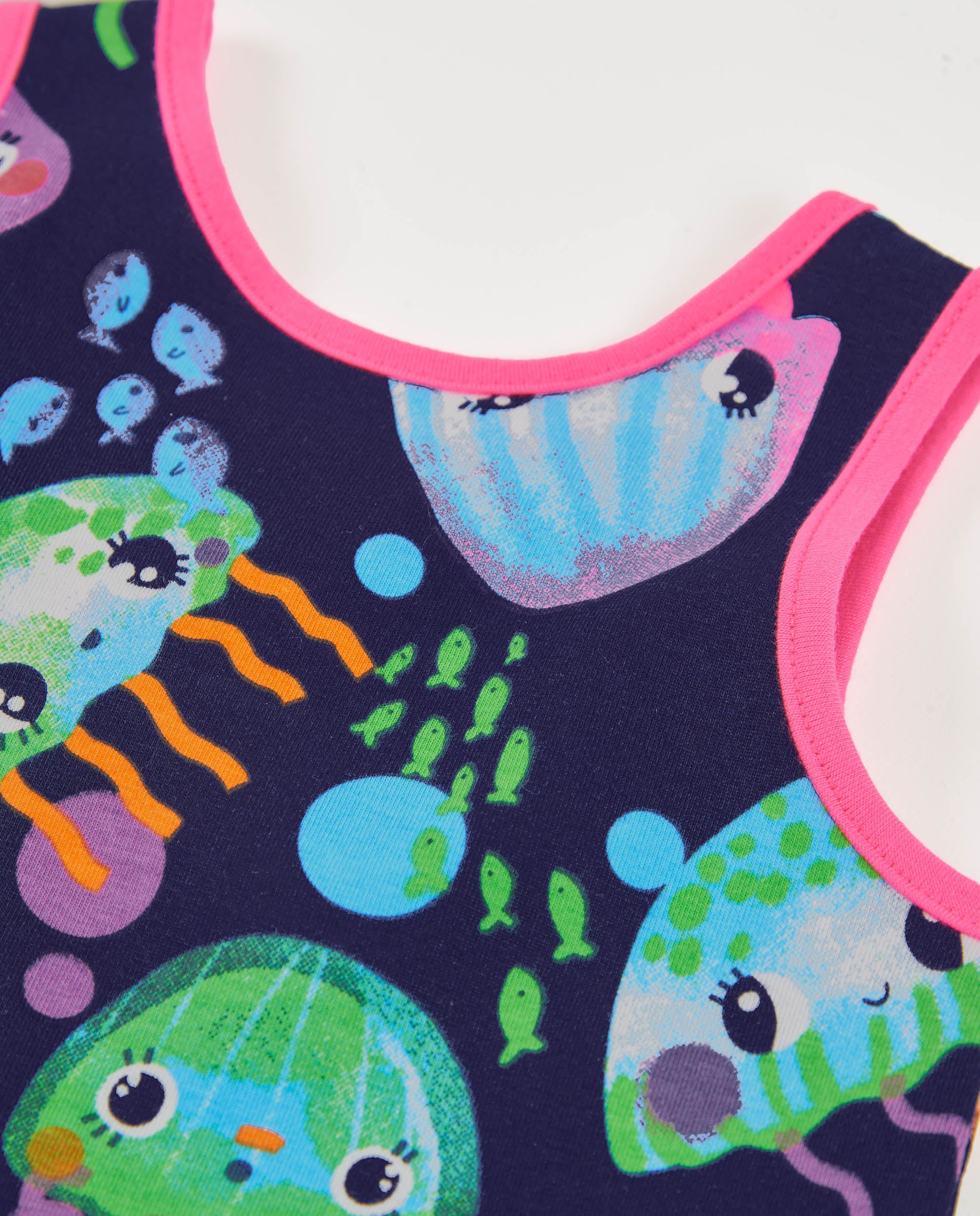 Vestido de niña de punto con ribetes en contraste