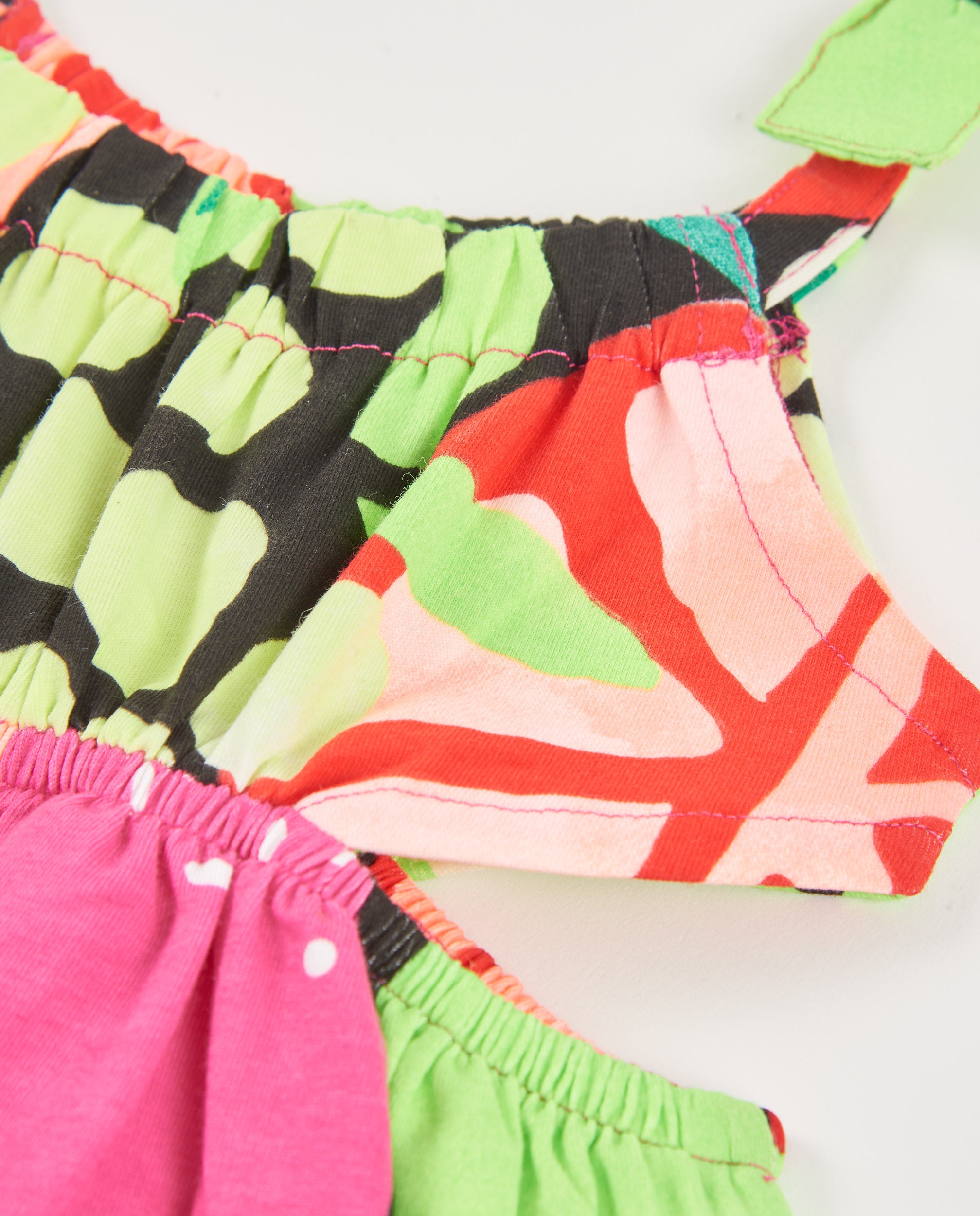 Vestido de niña de punto con tirantes anudados