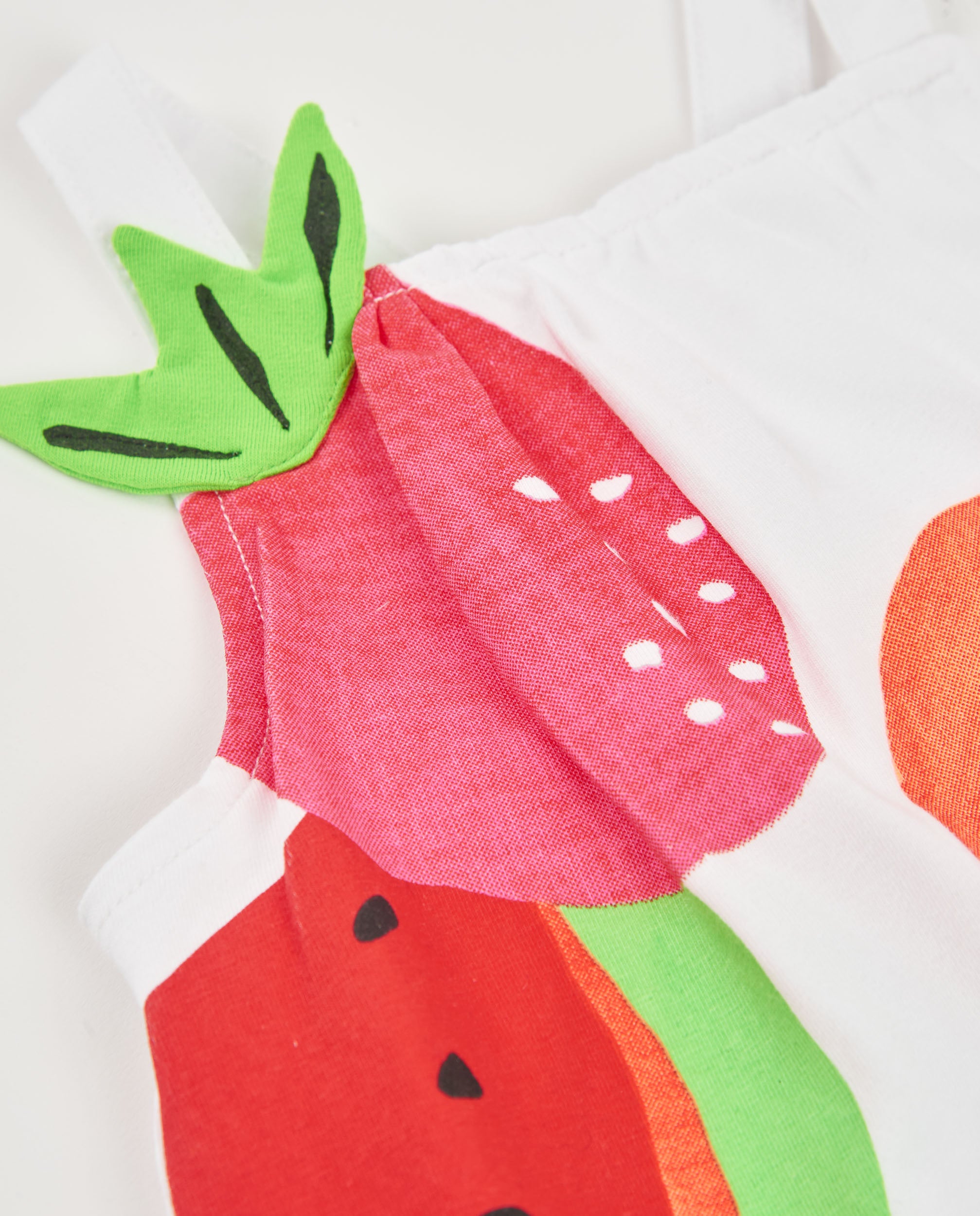 Camiseta de niña de punto con hojitas en relieve