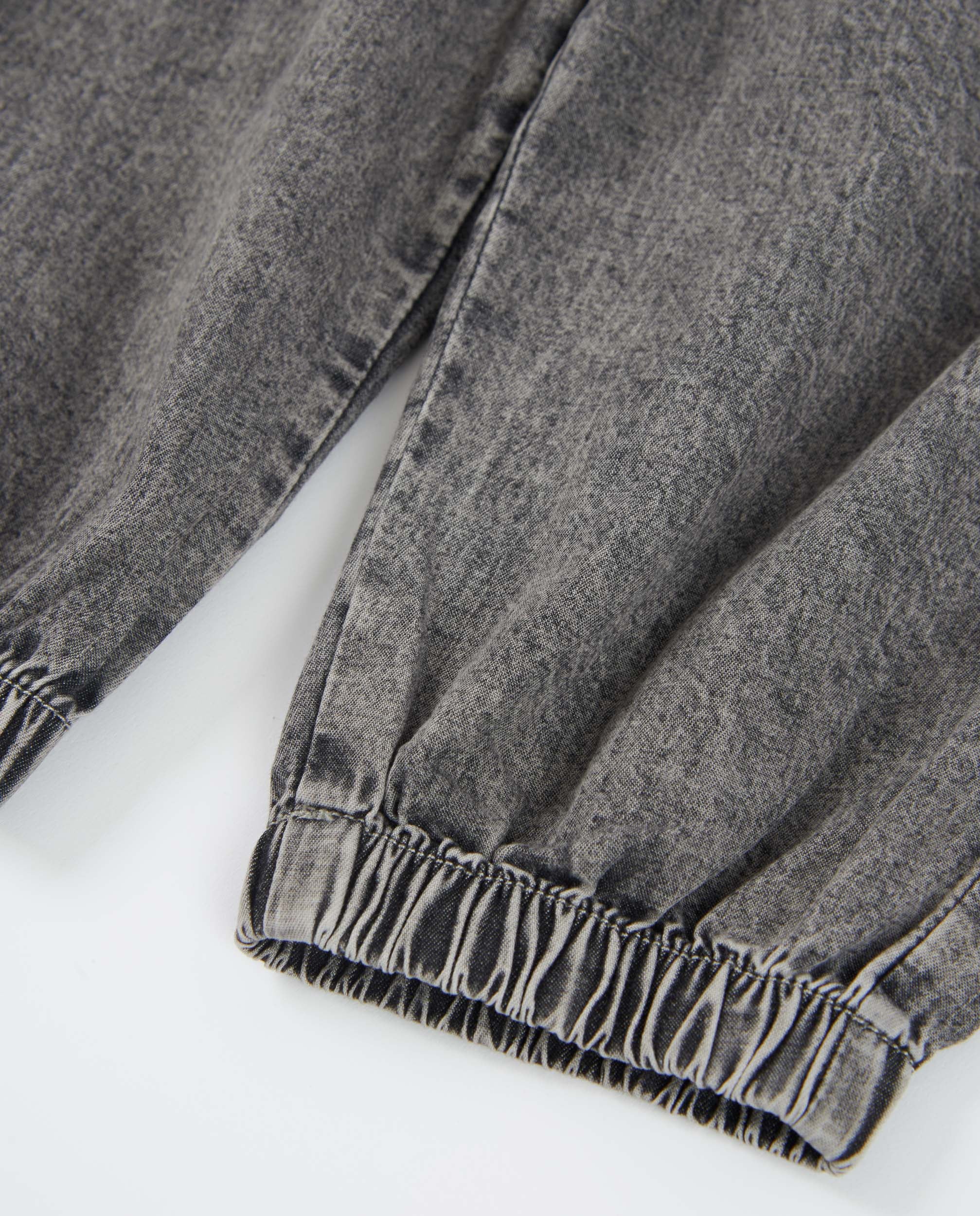 Pantalones de niña de plana y denim efecto lavado