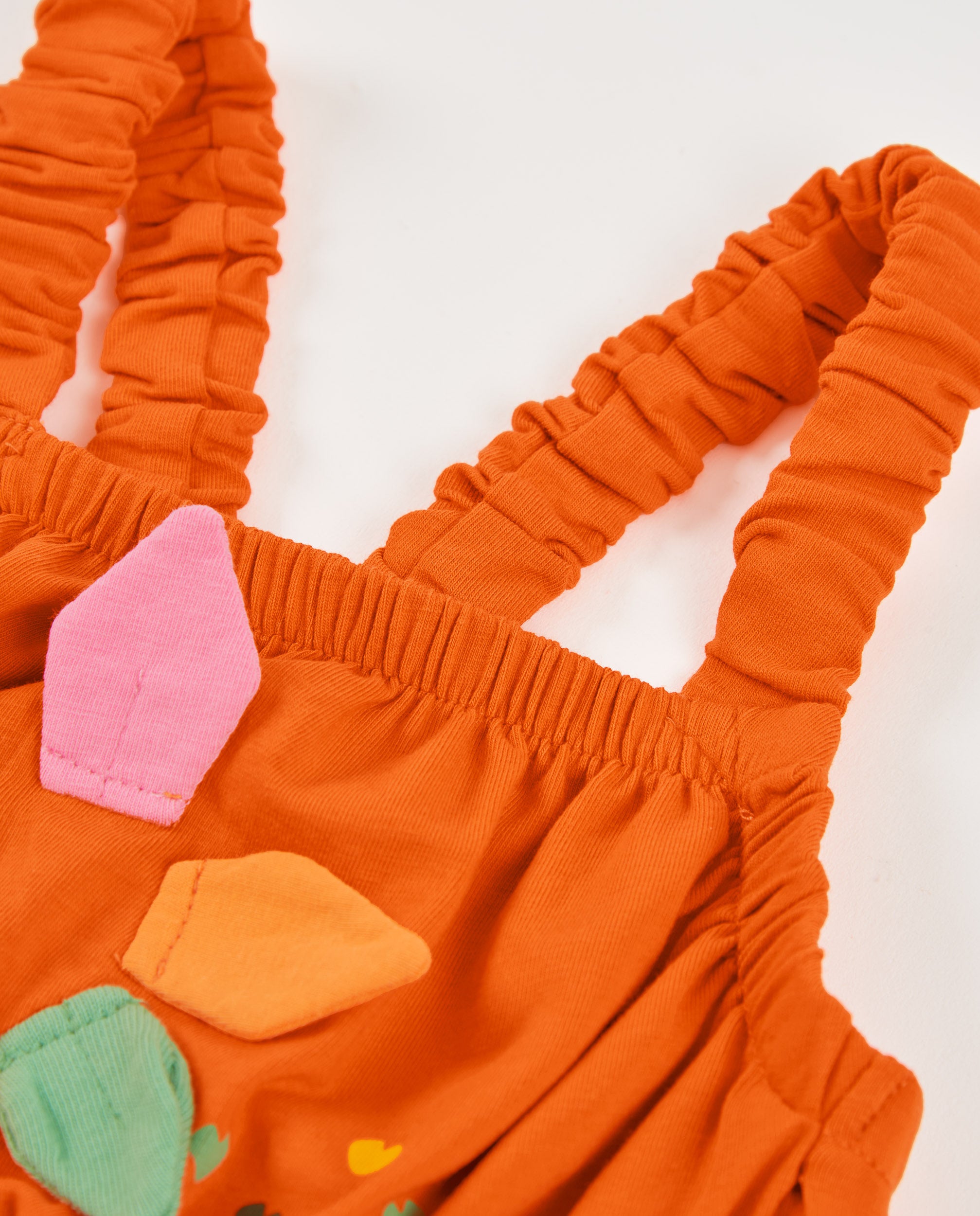 Top de niña de punto con detalles en relieve