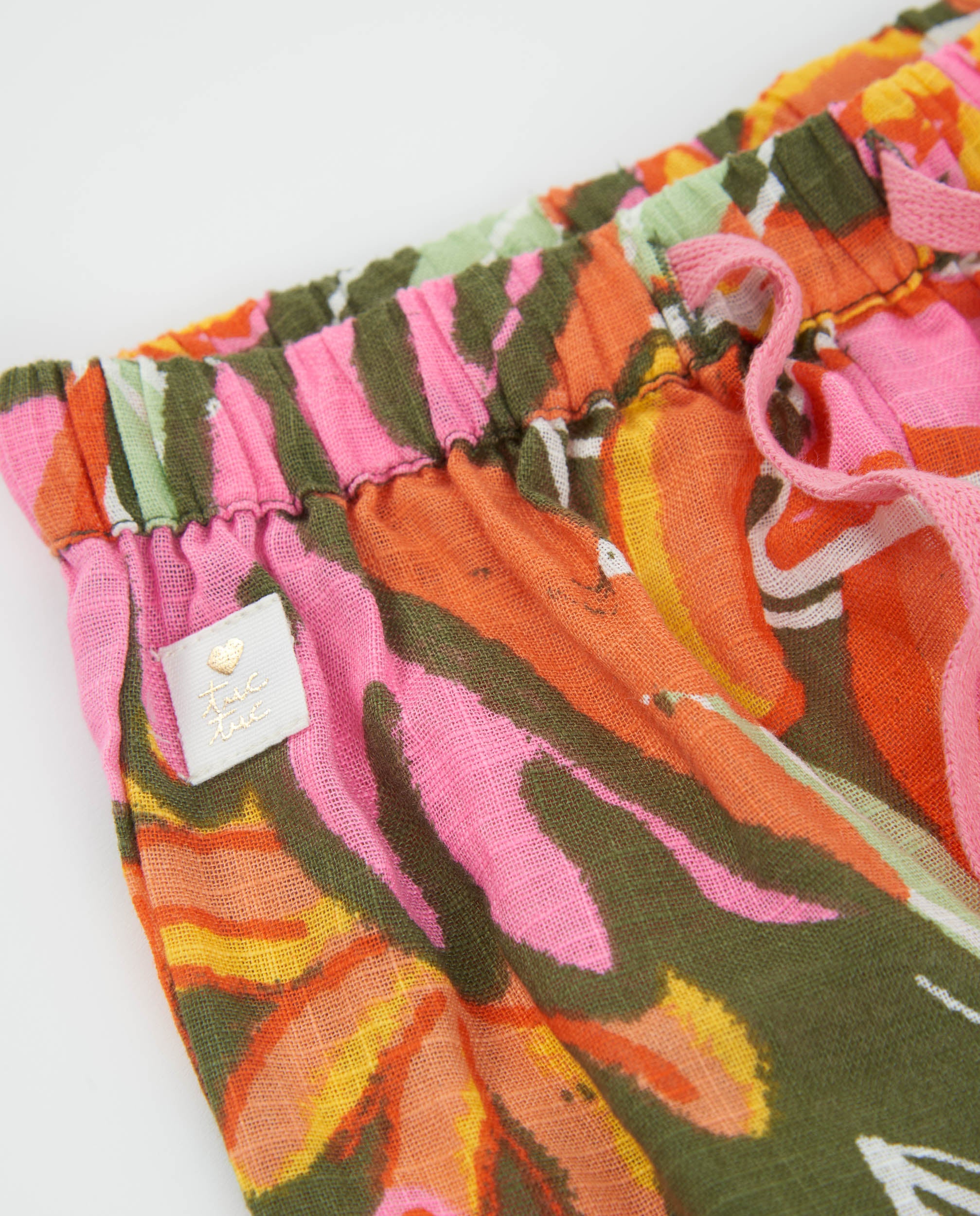 Pantalones de niña de plana y tejido ligero
