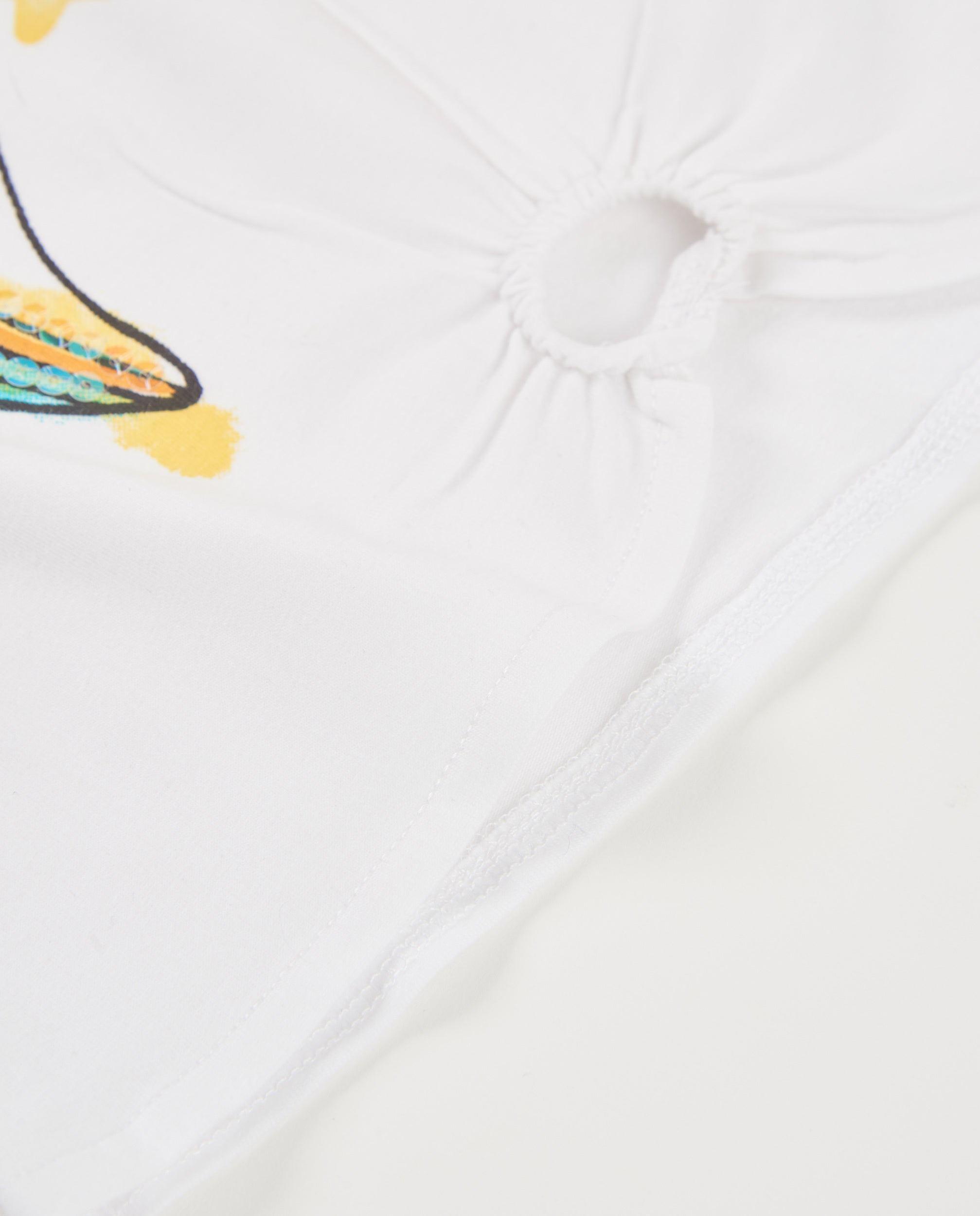 Camiseta de niña de punto con detalles brillantes