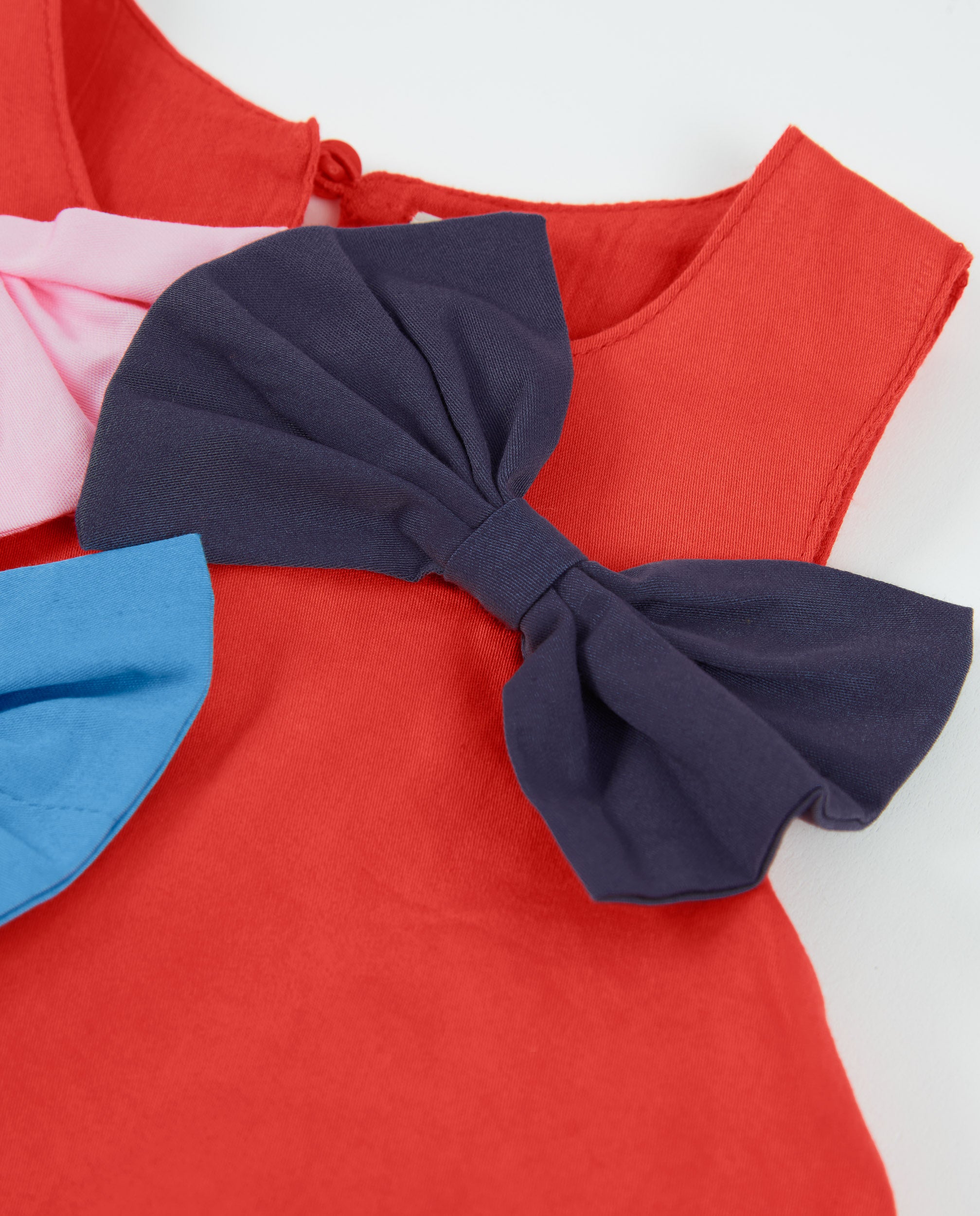 Vestido de niña de plana con diseño globo
