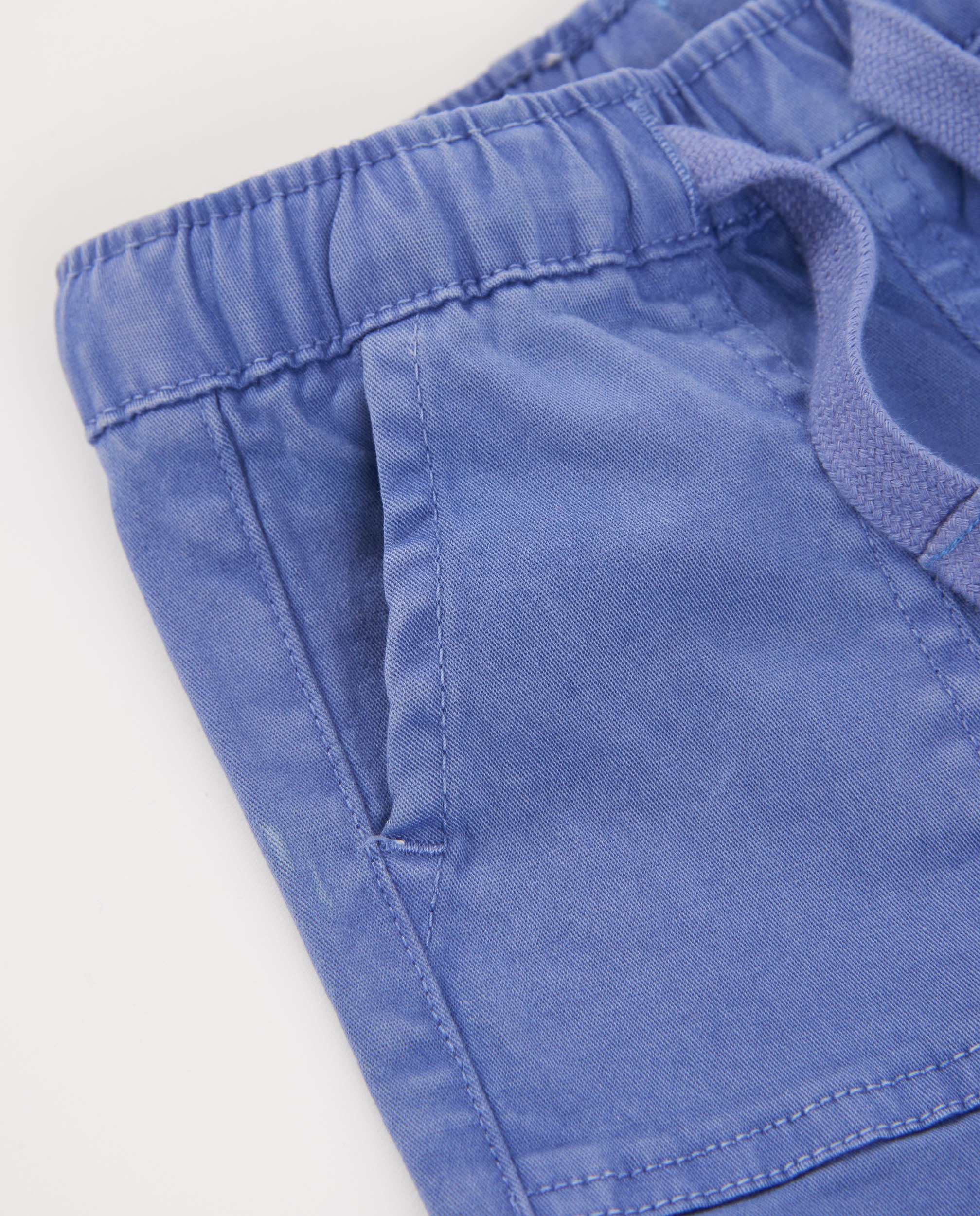 Bermuda de niño de plana con cintura ajustable