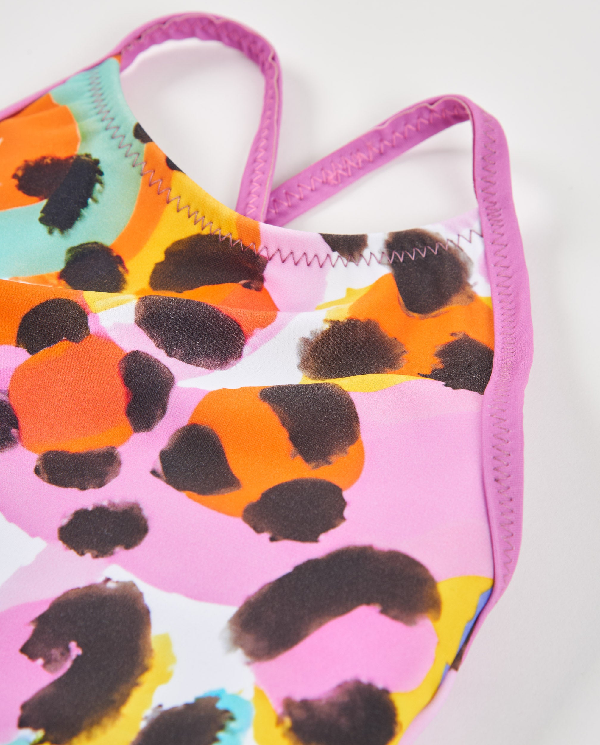 Bañador de niña de punto con diseño abstracto