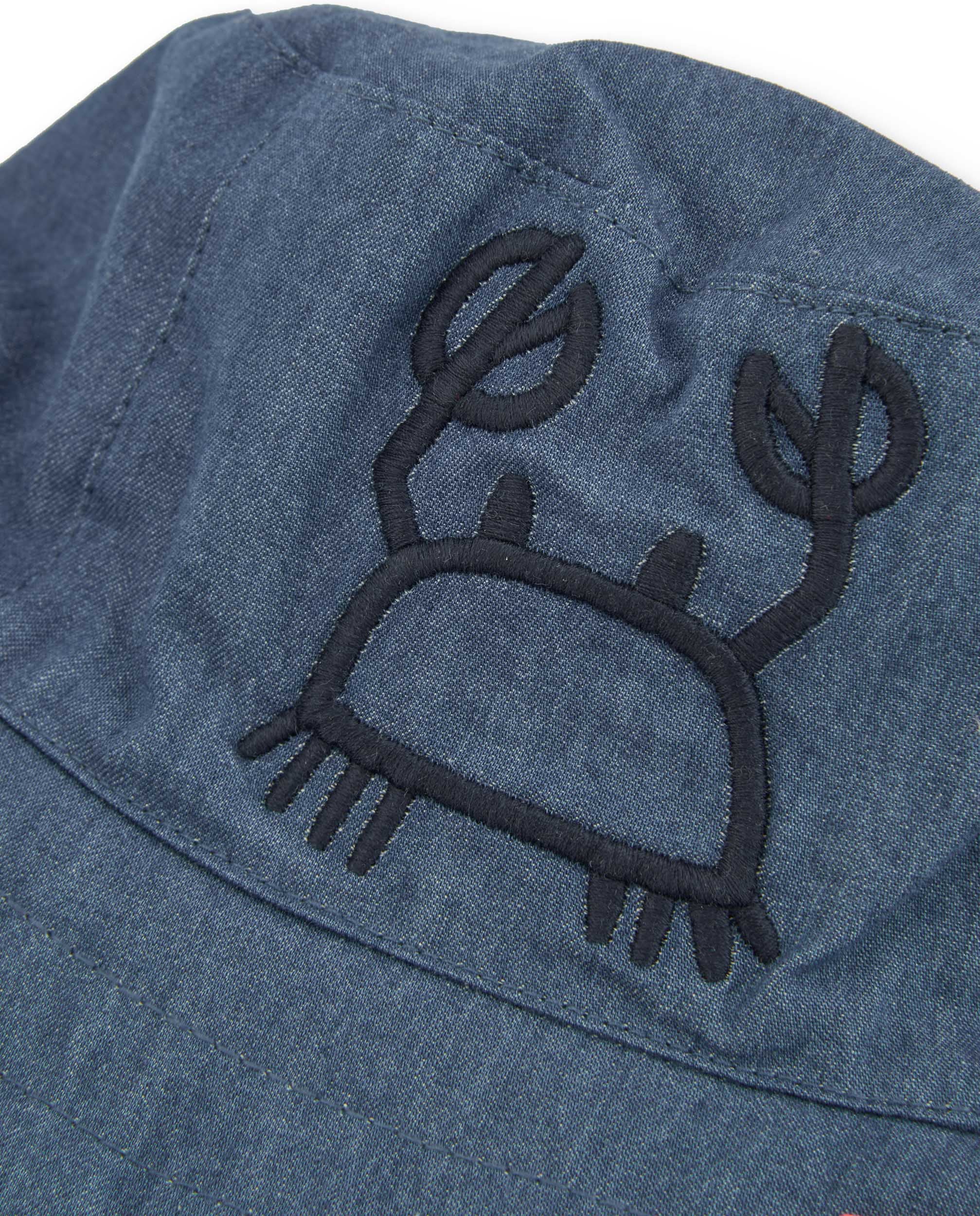Gorro de niño de plana y bordado de cangrejo