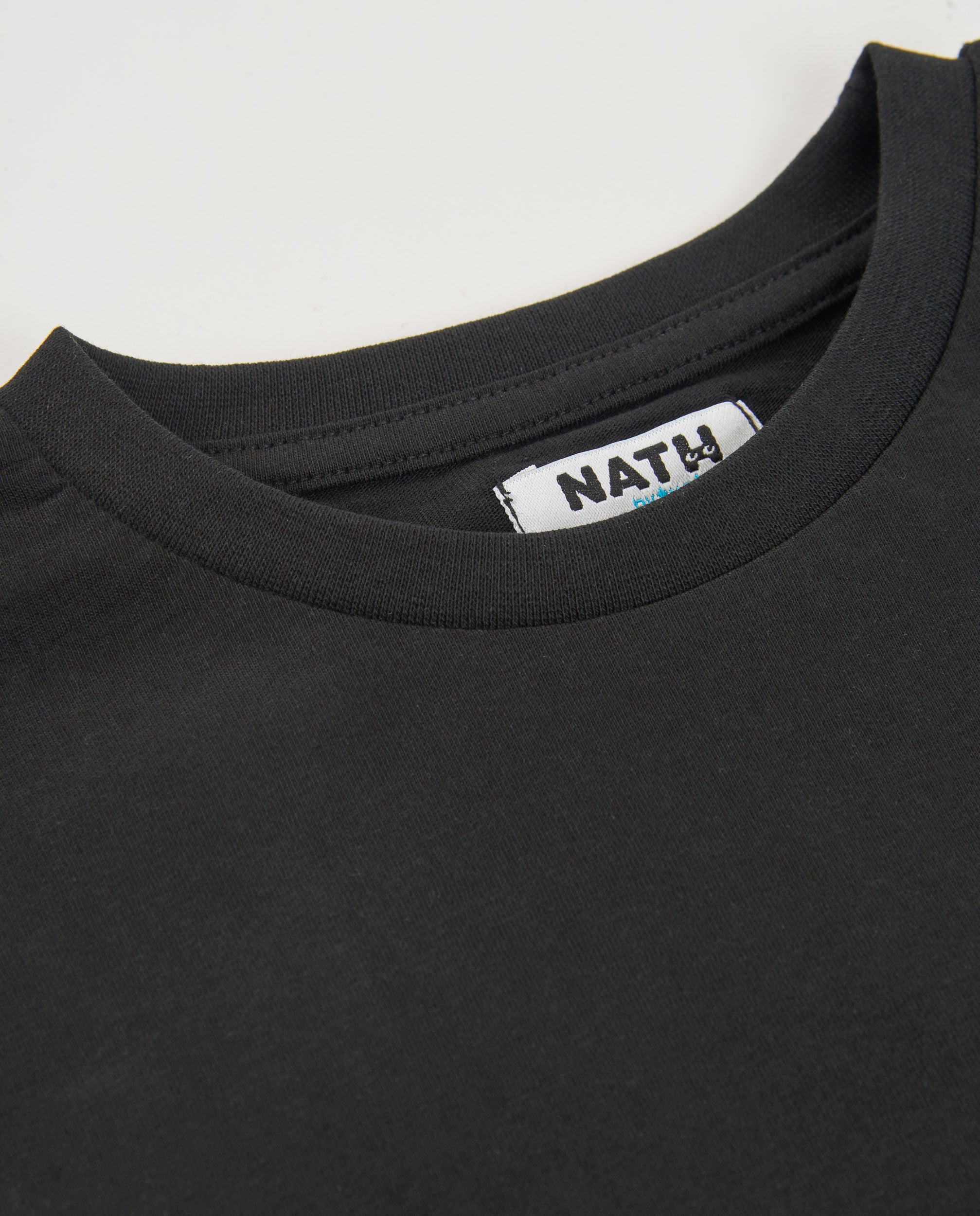 Camiseta de niño de punto con estilo urbano