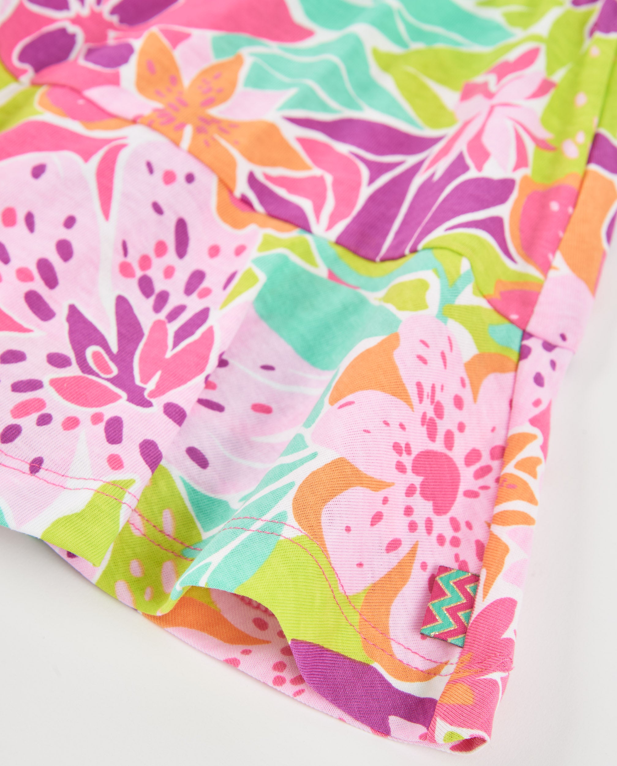 Falda de niña de punto con llamativo diseño floral