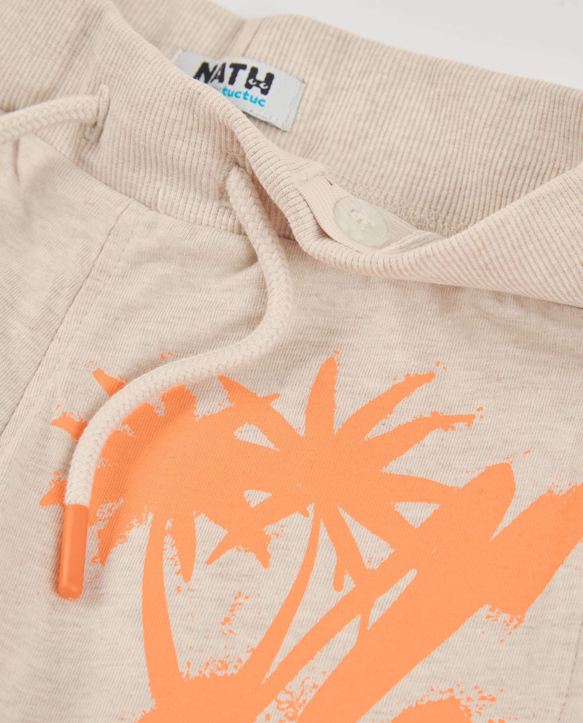 Bermuda de niño de punto y estampado estilo grafiti