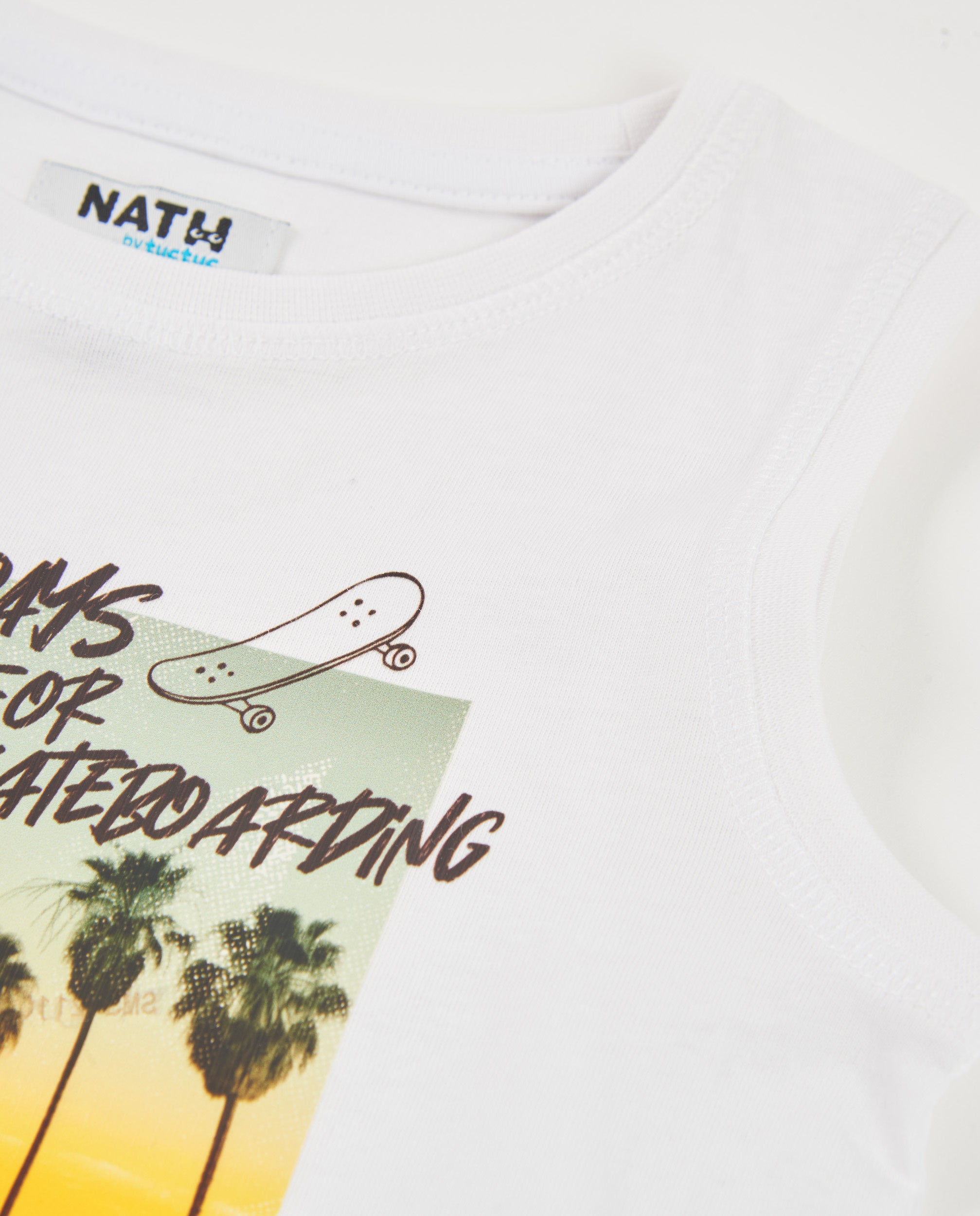 Camiseta de niño de punto con inspiración skater