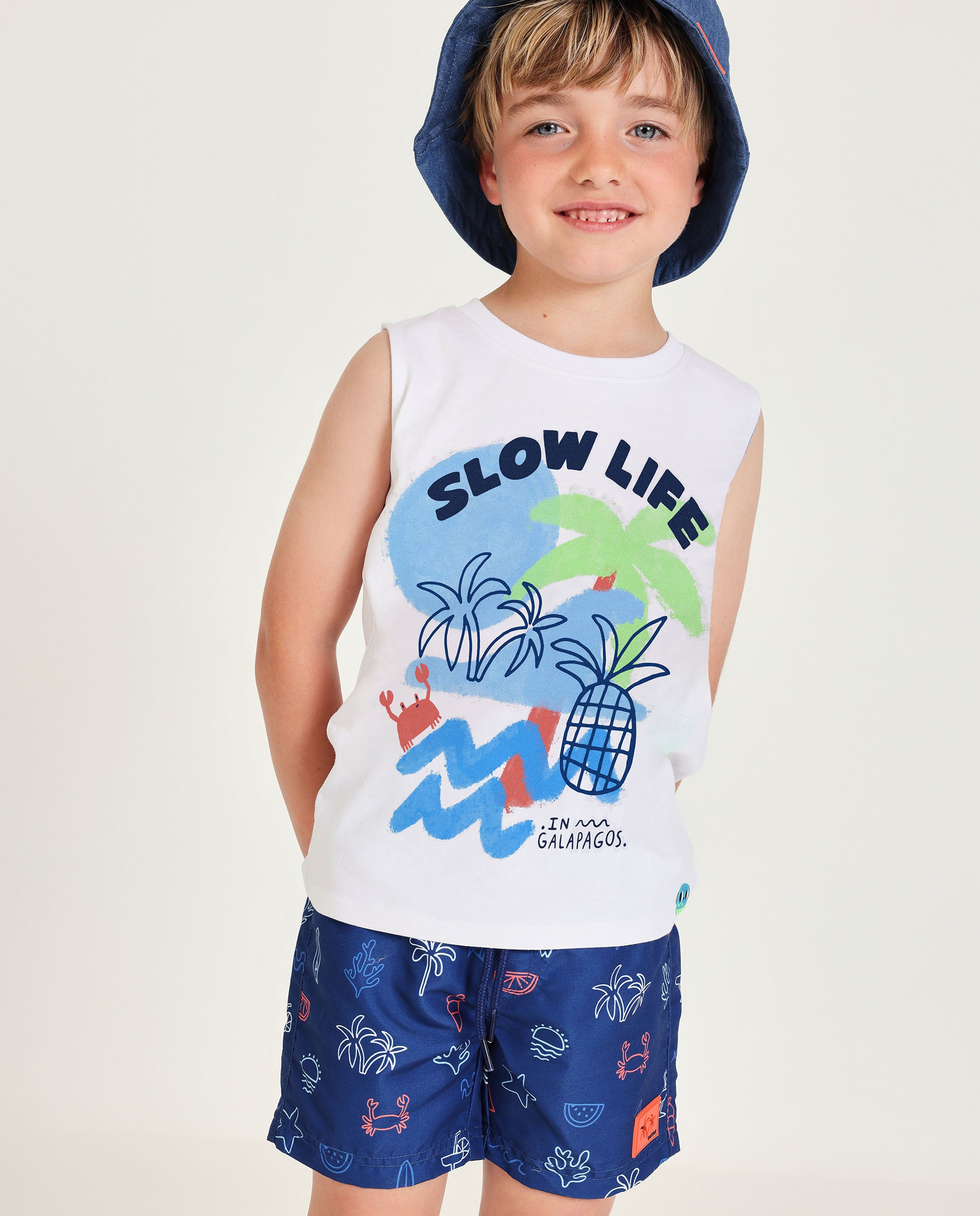 Camiseta de niño de punto y tirantes