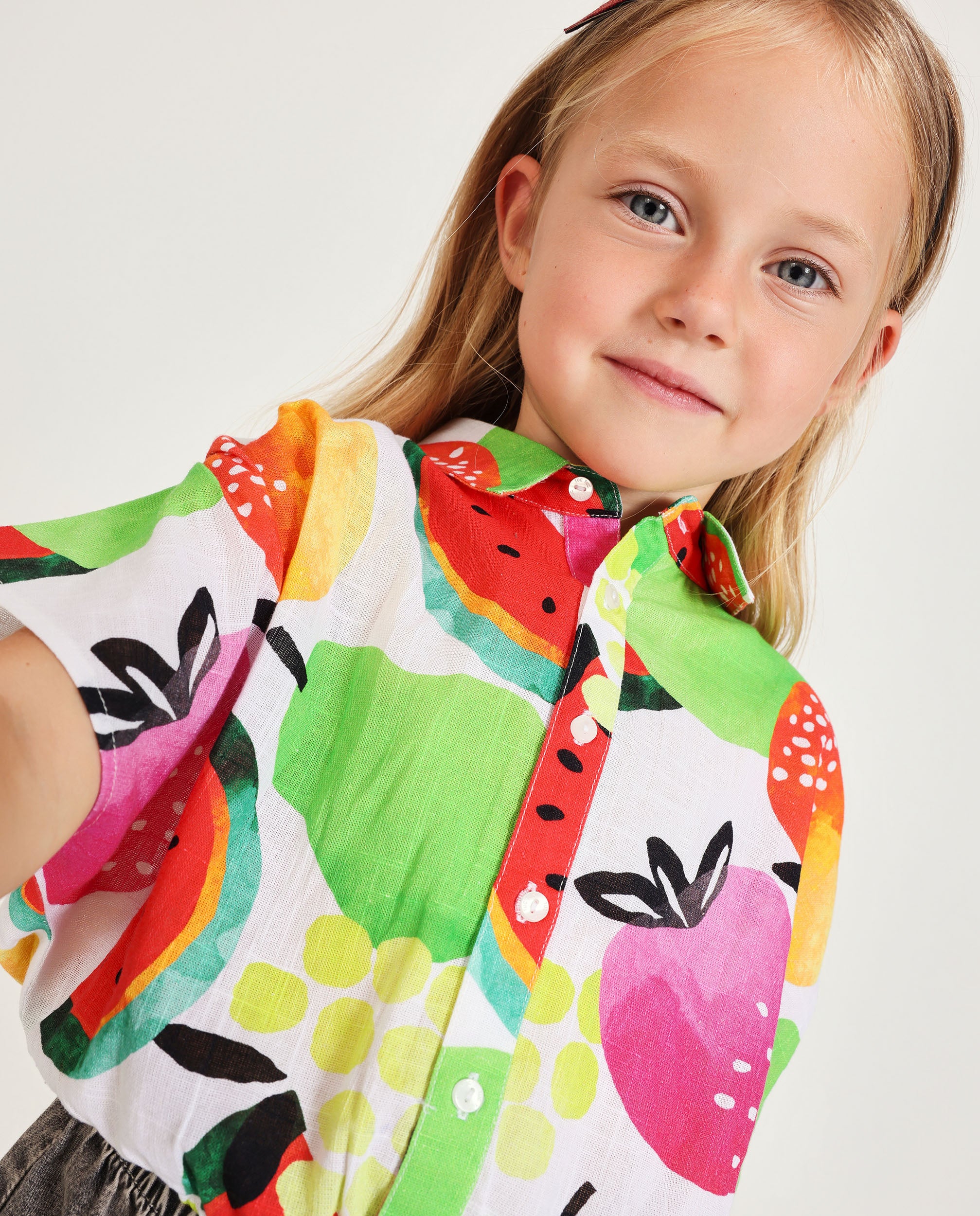 Camisa de niña de plana con diseño corto