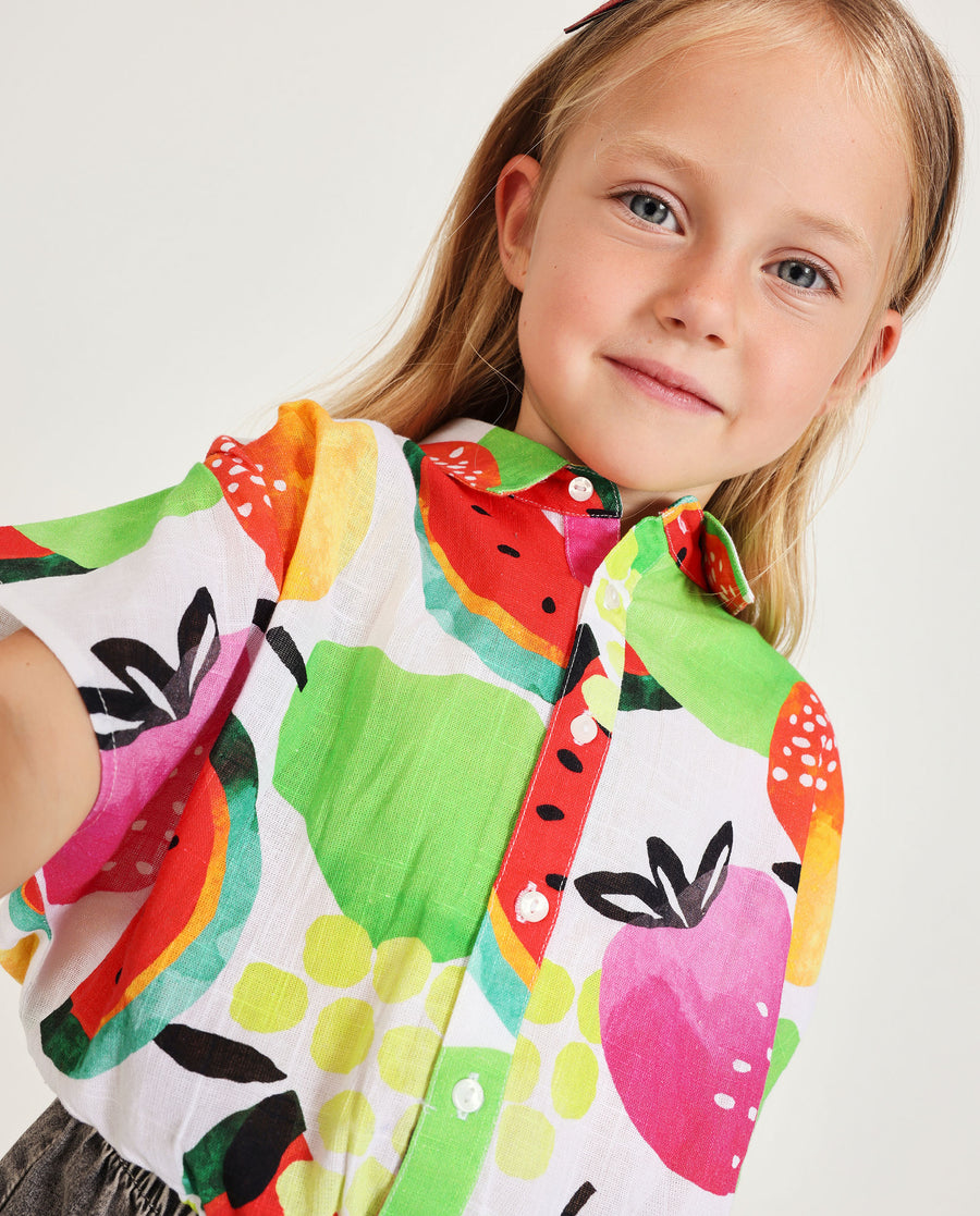 Camisa de menina em tecido plano com design curto