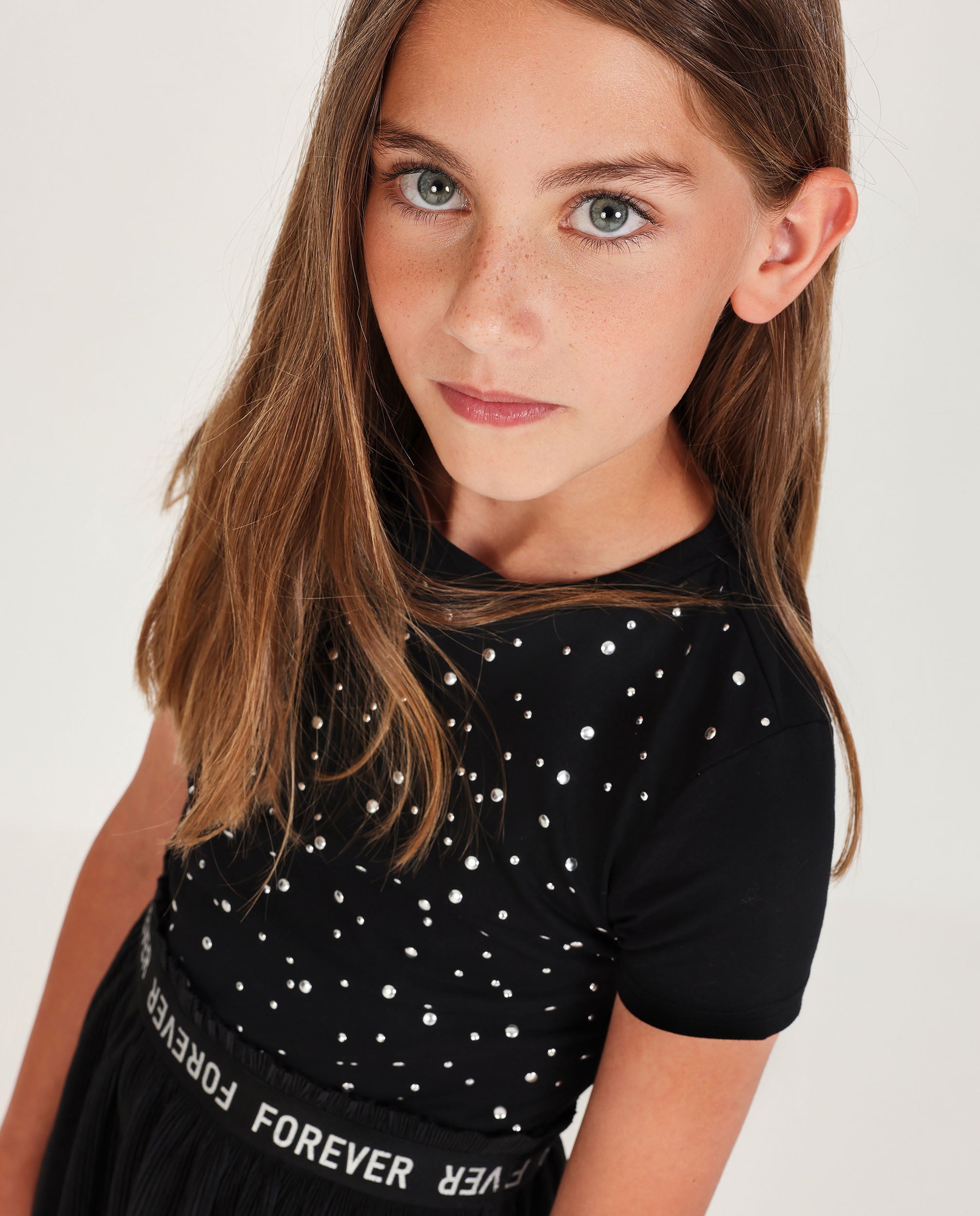 Vestido de niña de punto con apliques brillantes