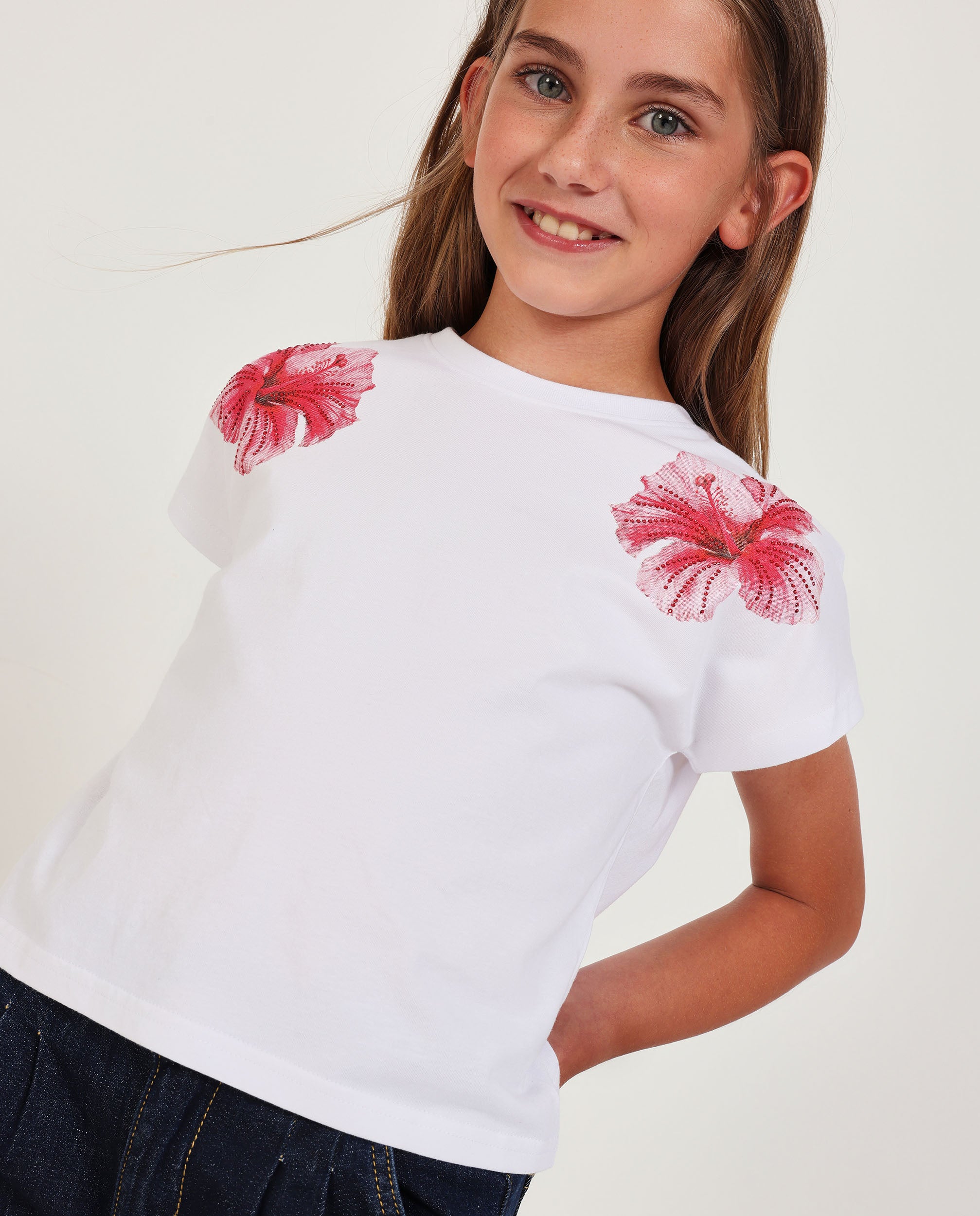 T-shirt de menina em malha com flores decorativas