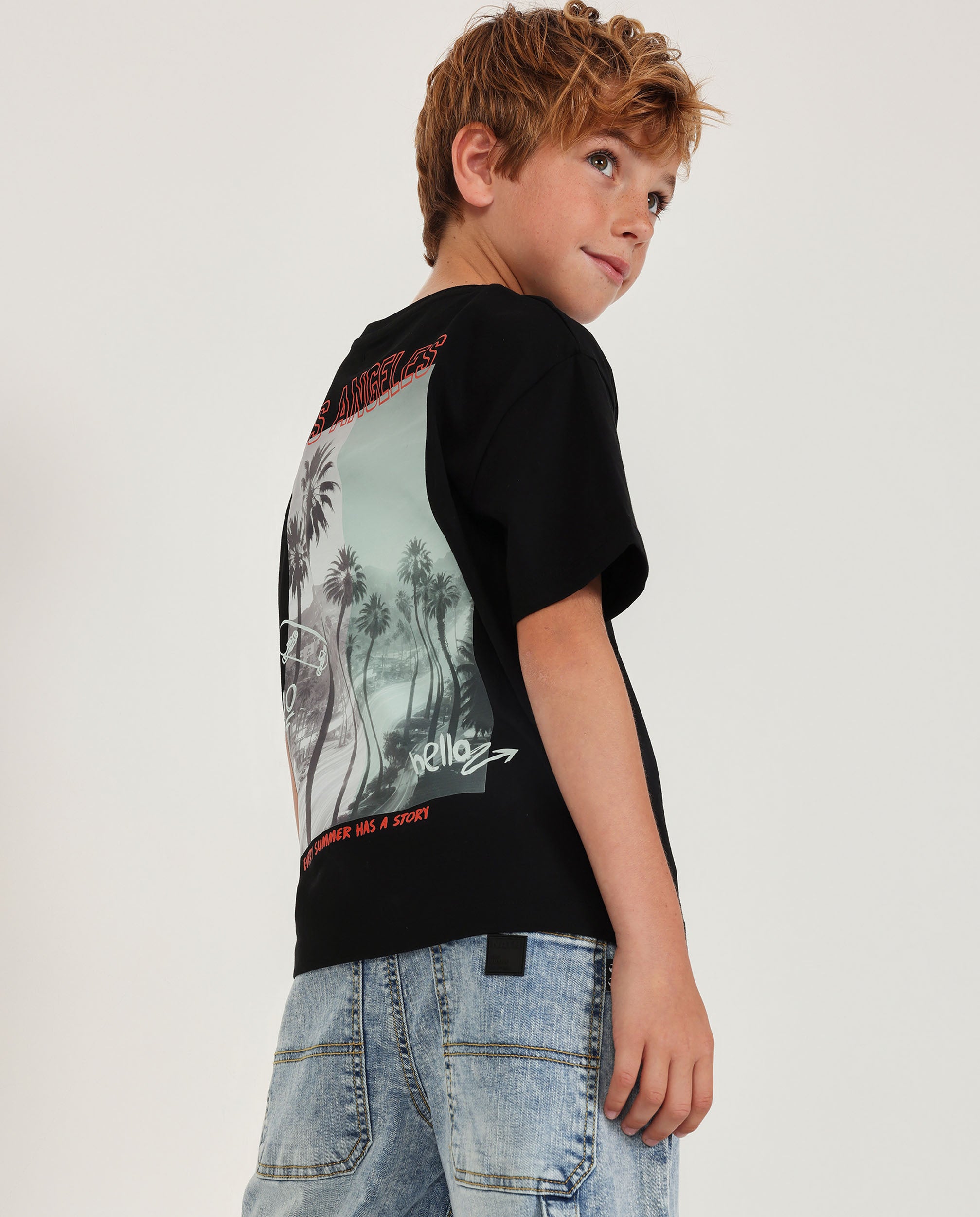Camiseta de niño de punto con estilo urbano