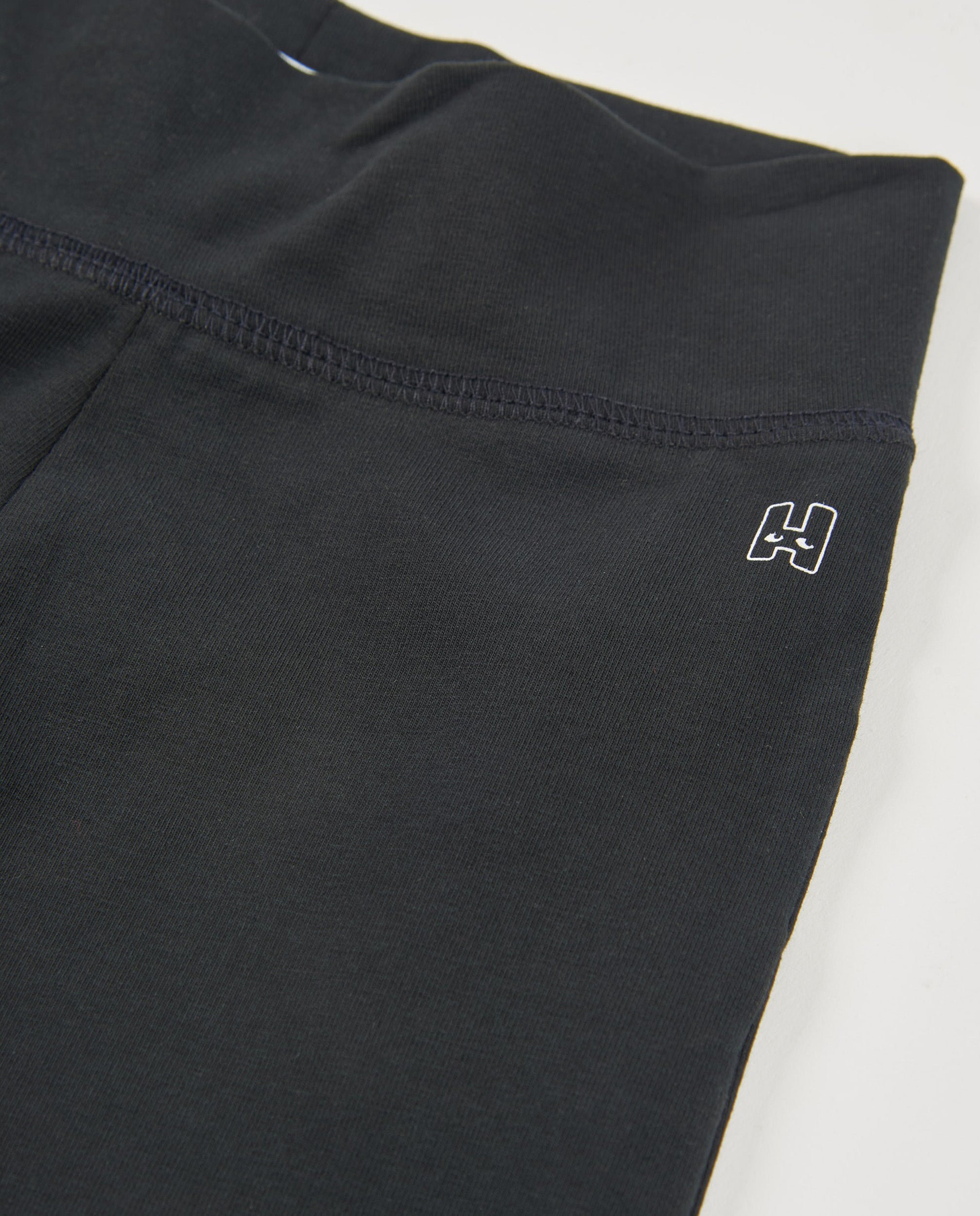 Pantalón de niña de punto con corte acampanado y cintura alta