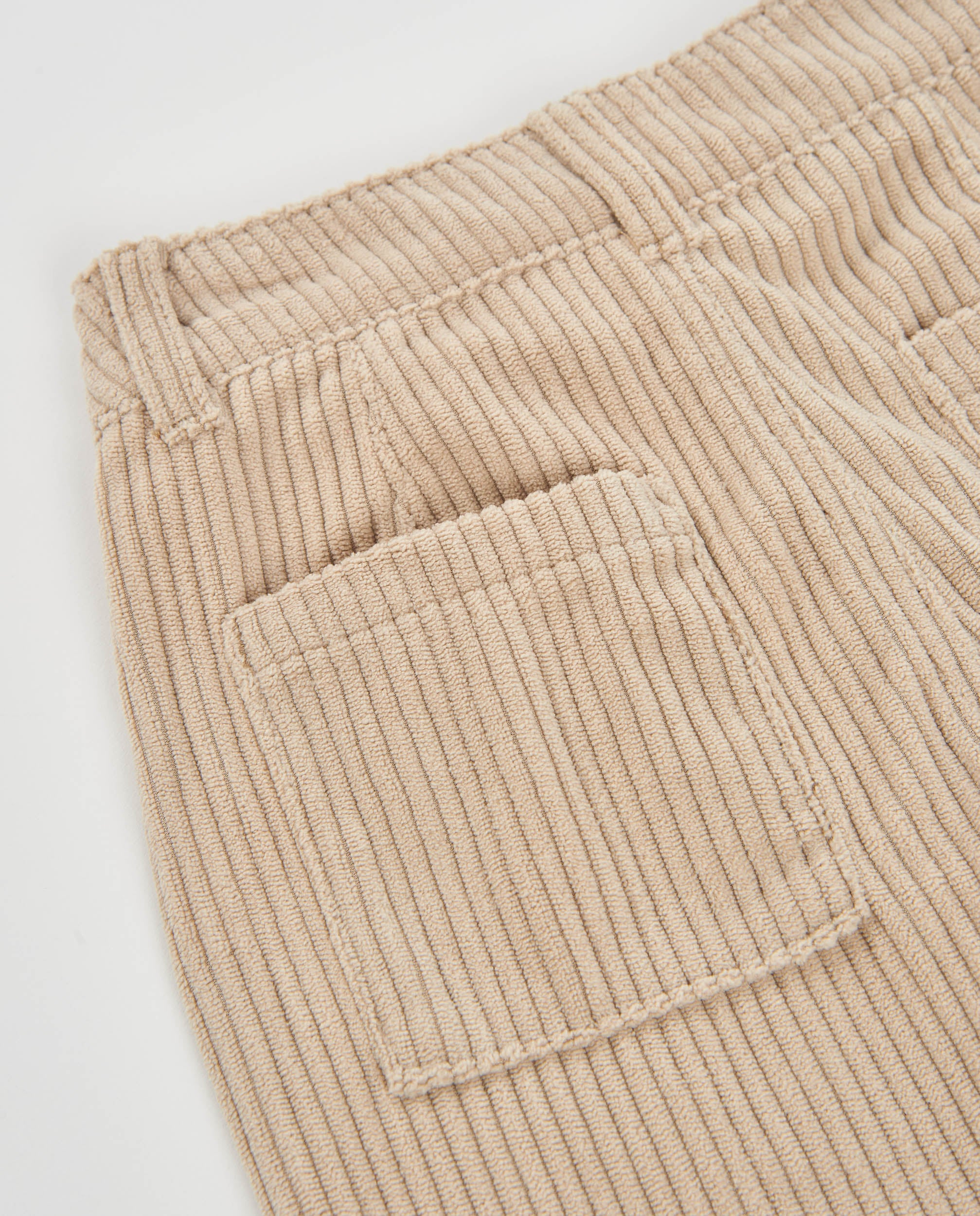 Pantalón de niña de pana con corte recto y bolsillos laterales