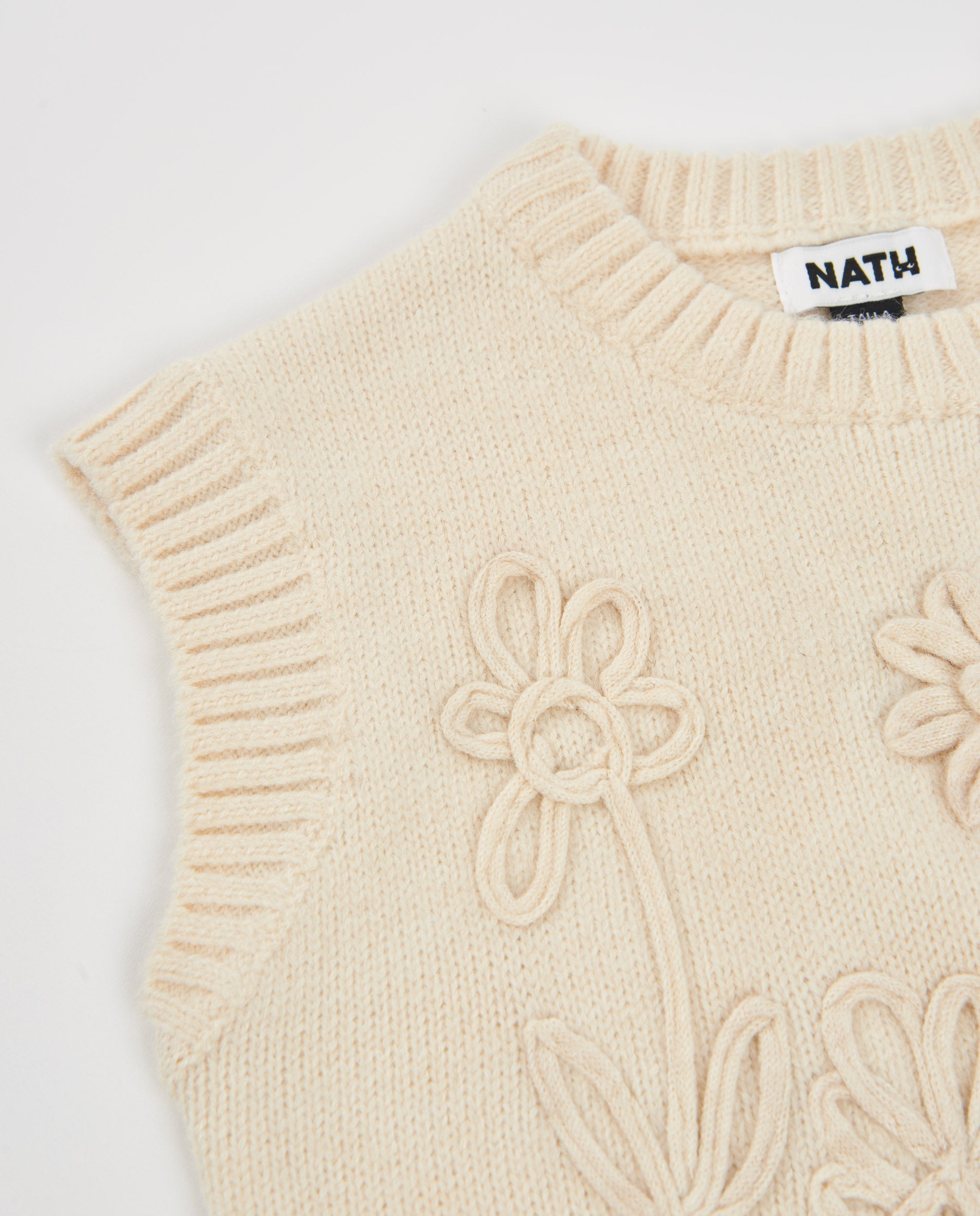 Chaleco de niña de tricot con bordado floral en relieve