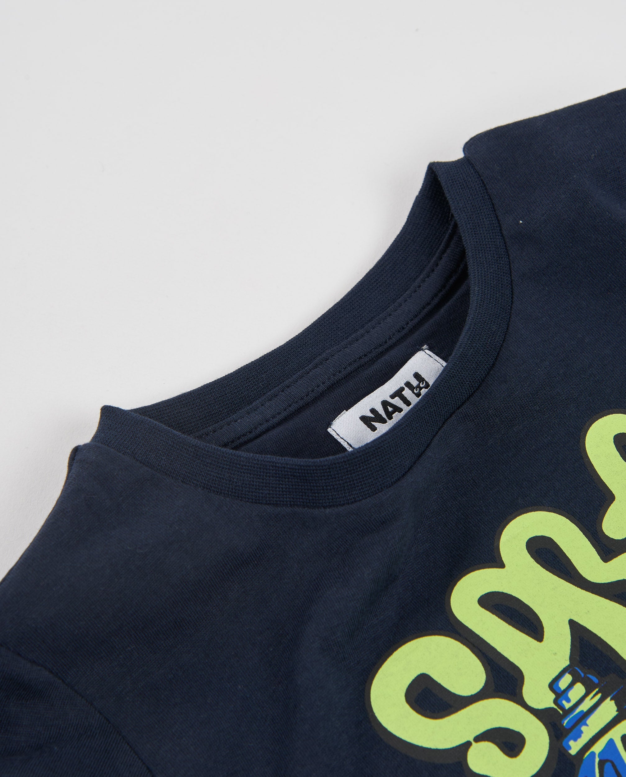 Camiseta de niño de punto con estampado de grafiti