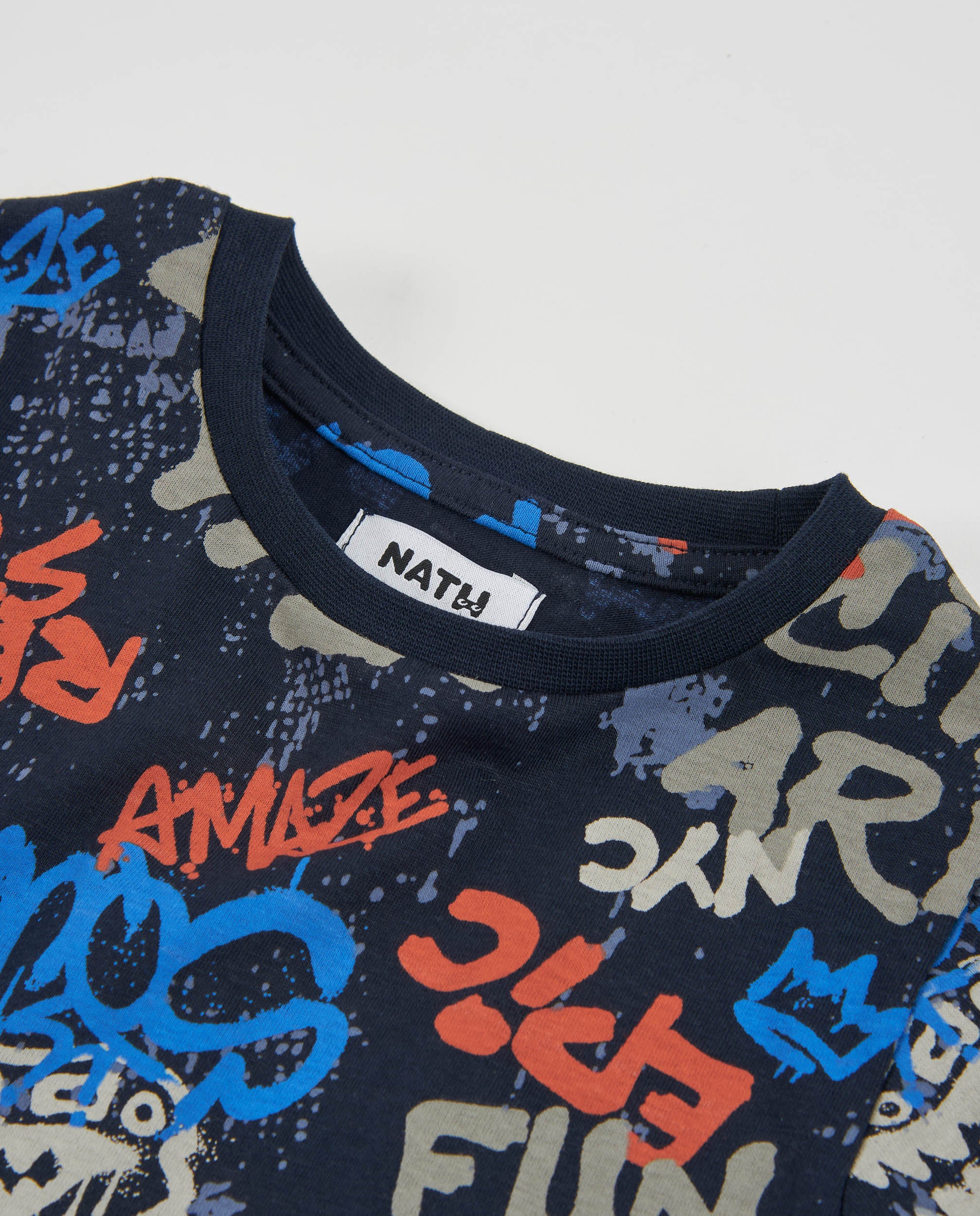 Camiseta de niño de punto con estampado creatico de grafiti