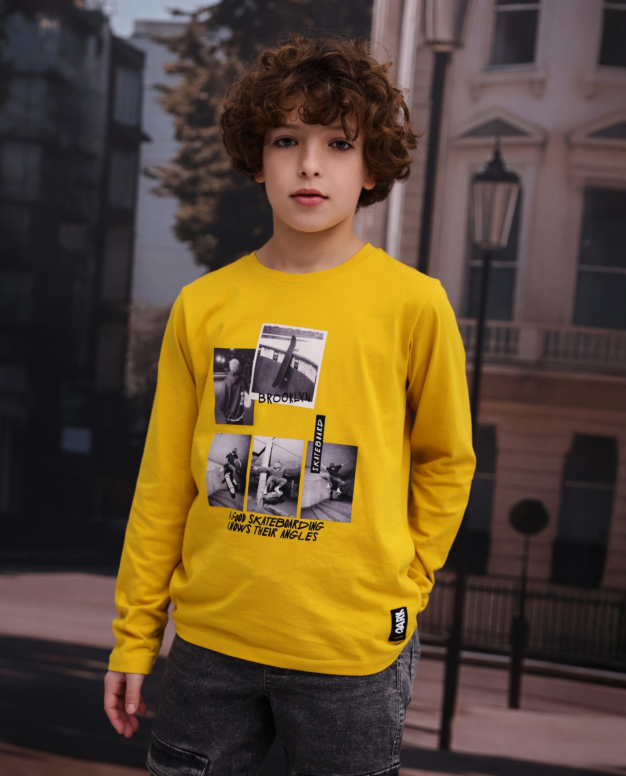 Camiseta de niño de punto con tomas urbanas
