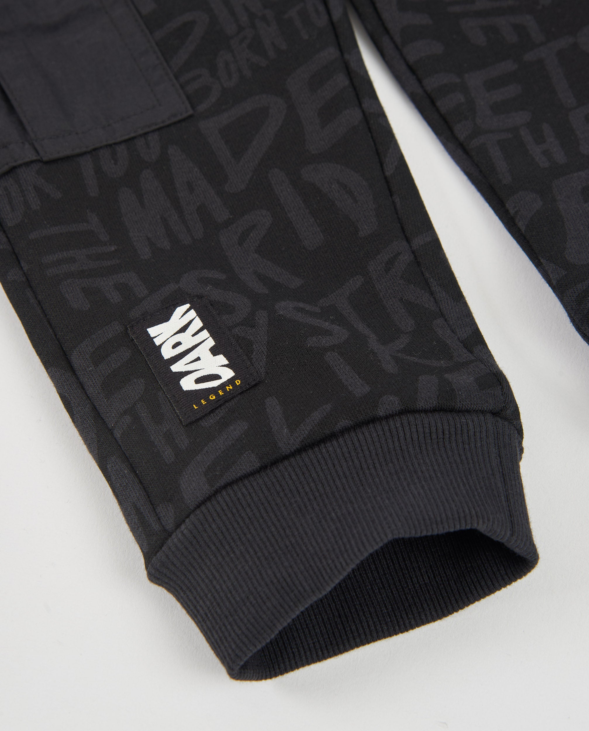 Pantalón de niño de felpa con bolsillo cargo y cordón