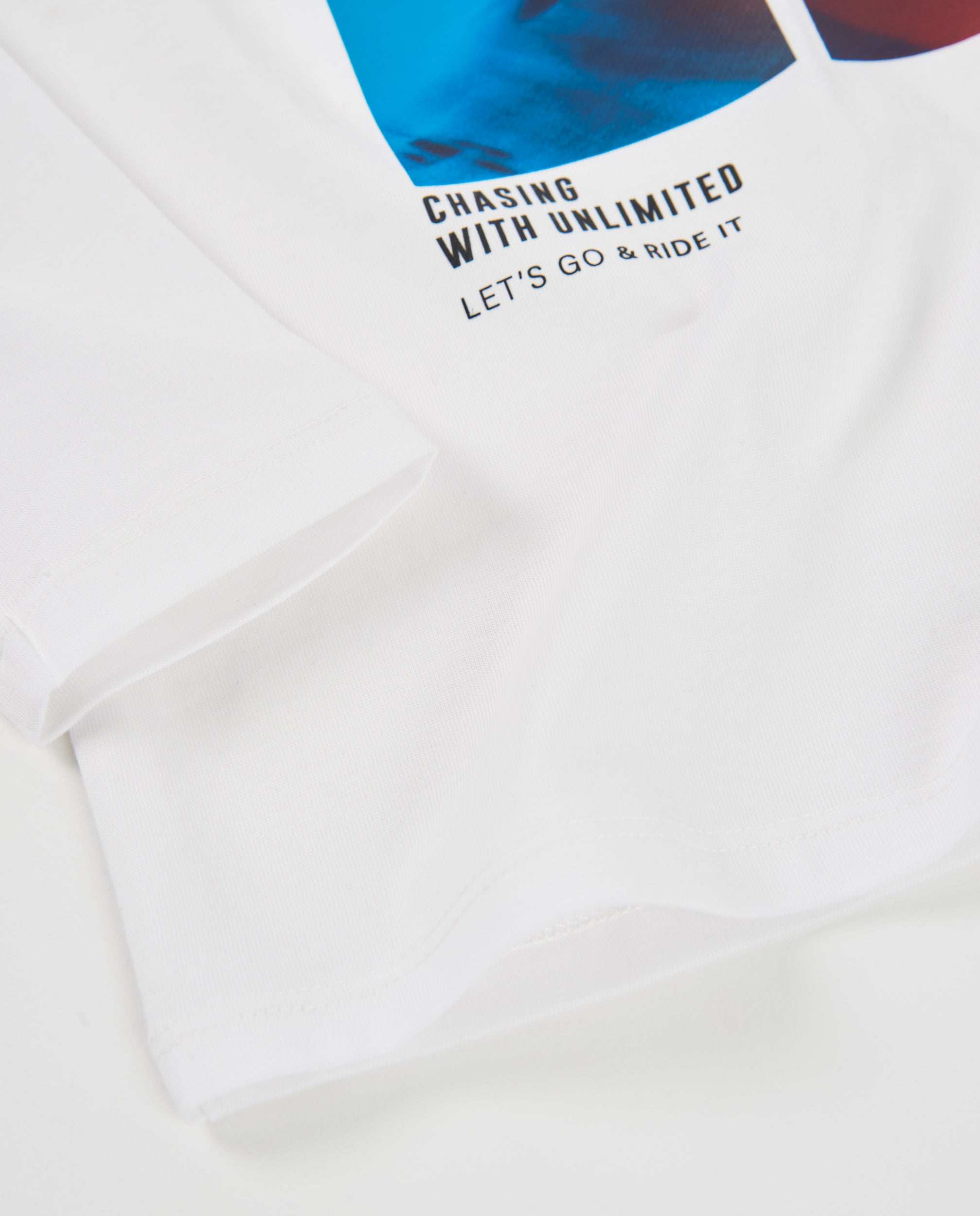 Camiseta de niño de punto con print frontal y manga larga