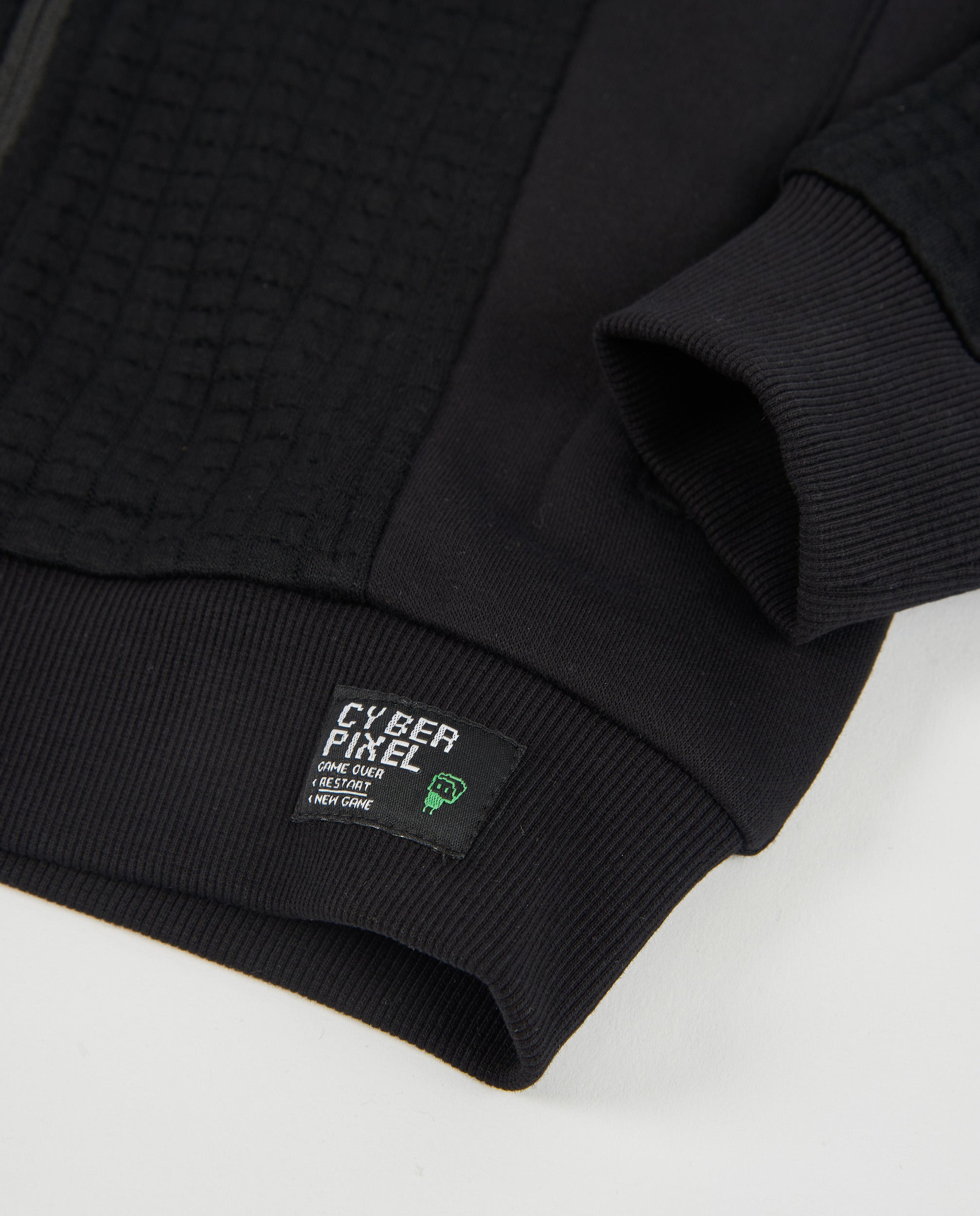 Sudadera de niño de felpa con capucha y parche decorativo