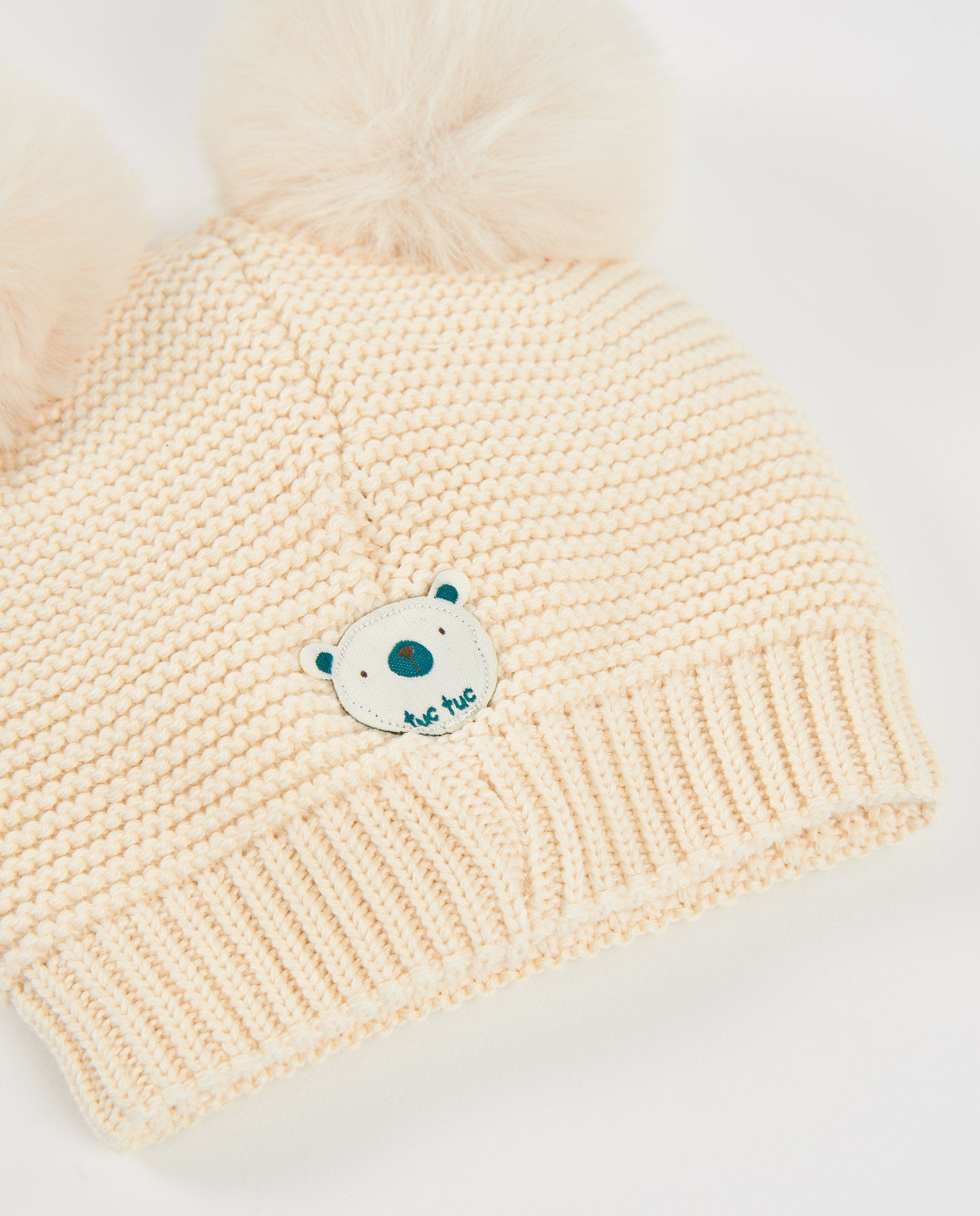 Gorro de bebé  en tricot con pompones