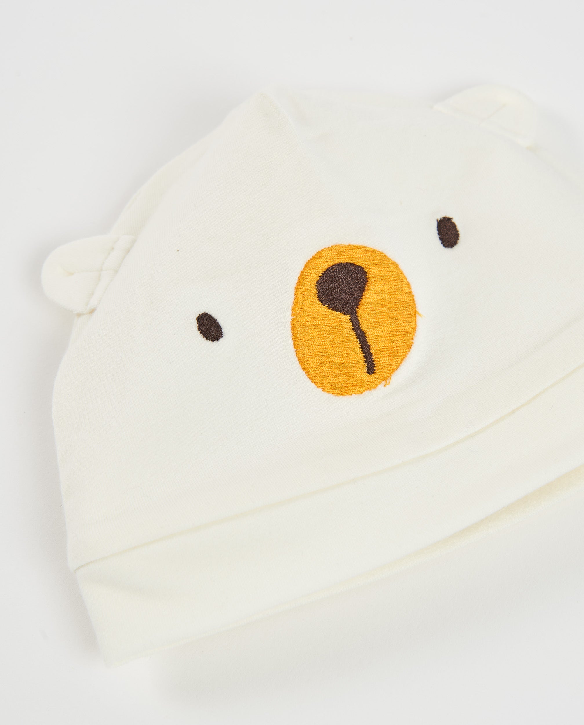 Gorro de bebé de punto con detalles bordados