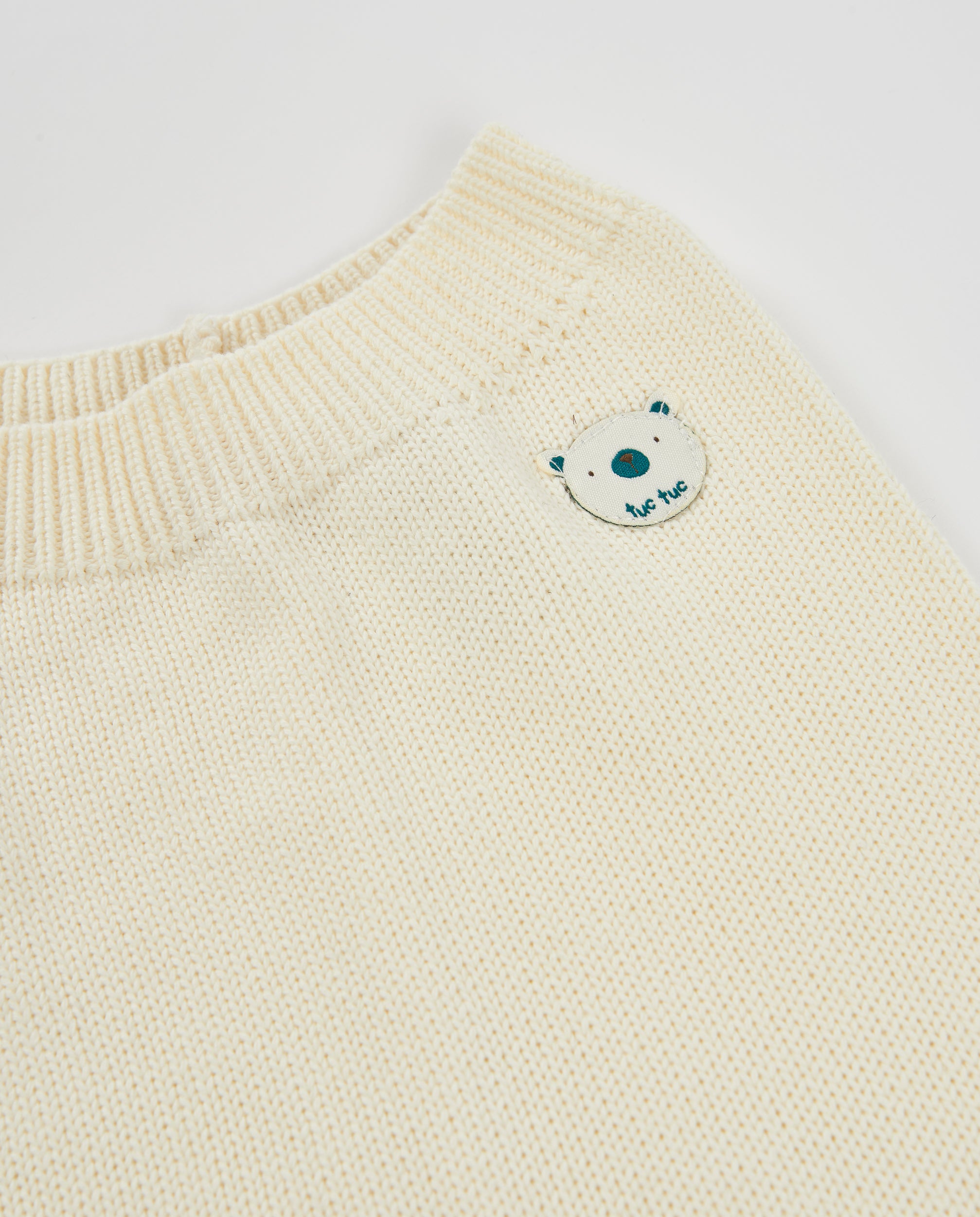 Conjunto de felpa de bebé con detalle de oso