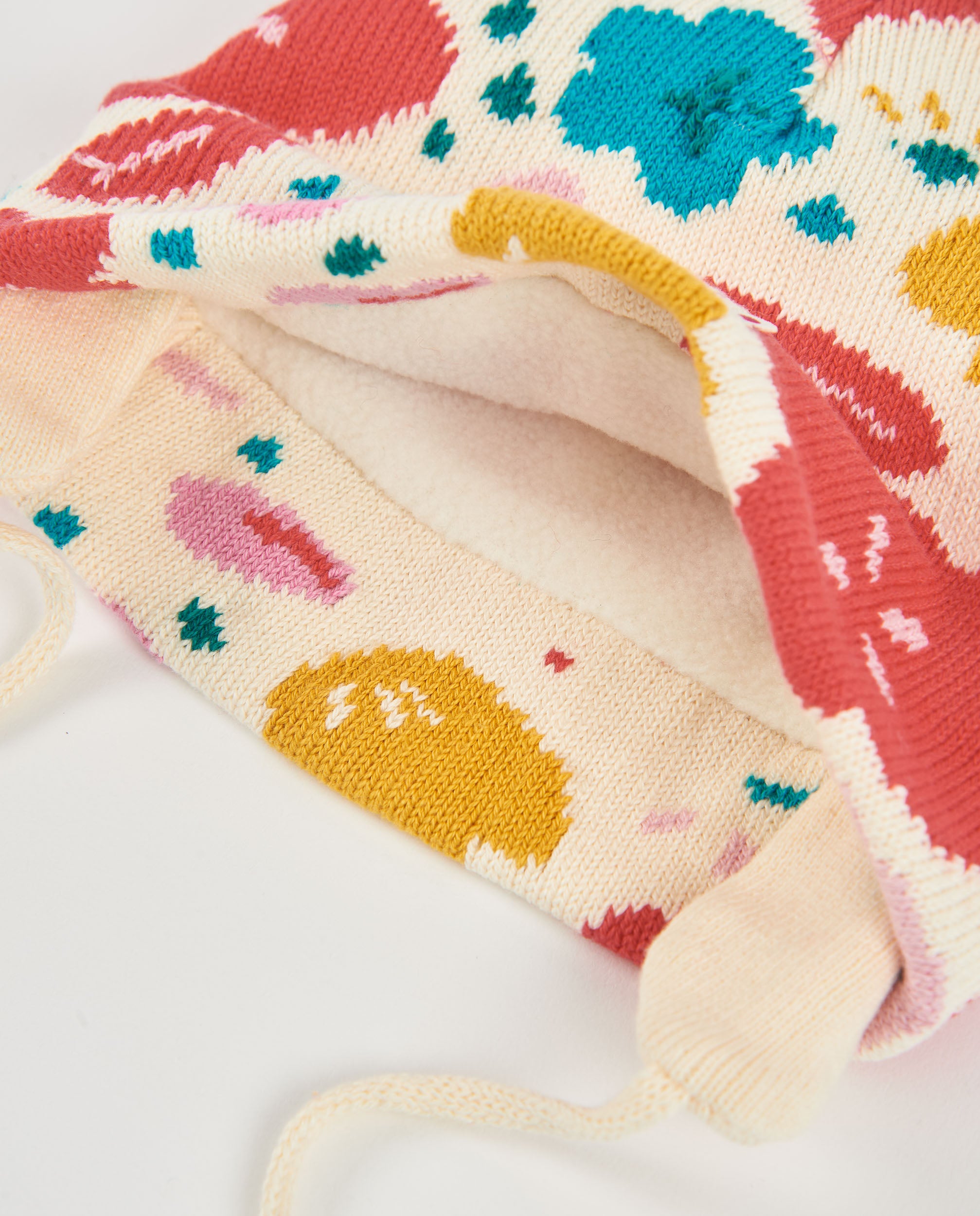 Gorro de bebé de tricot con estampado floral