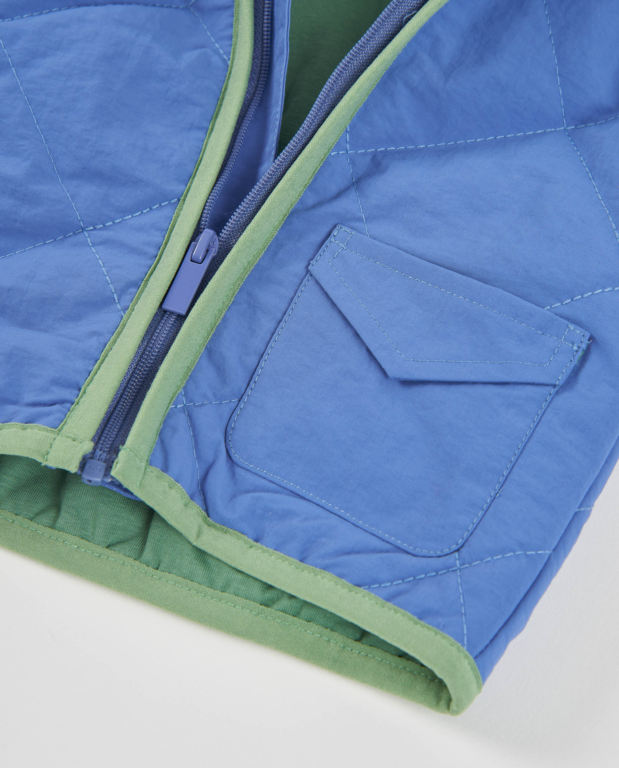 Chaqueta de tela plana de bebé con acolchado