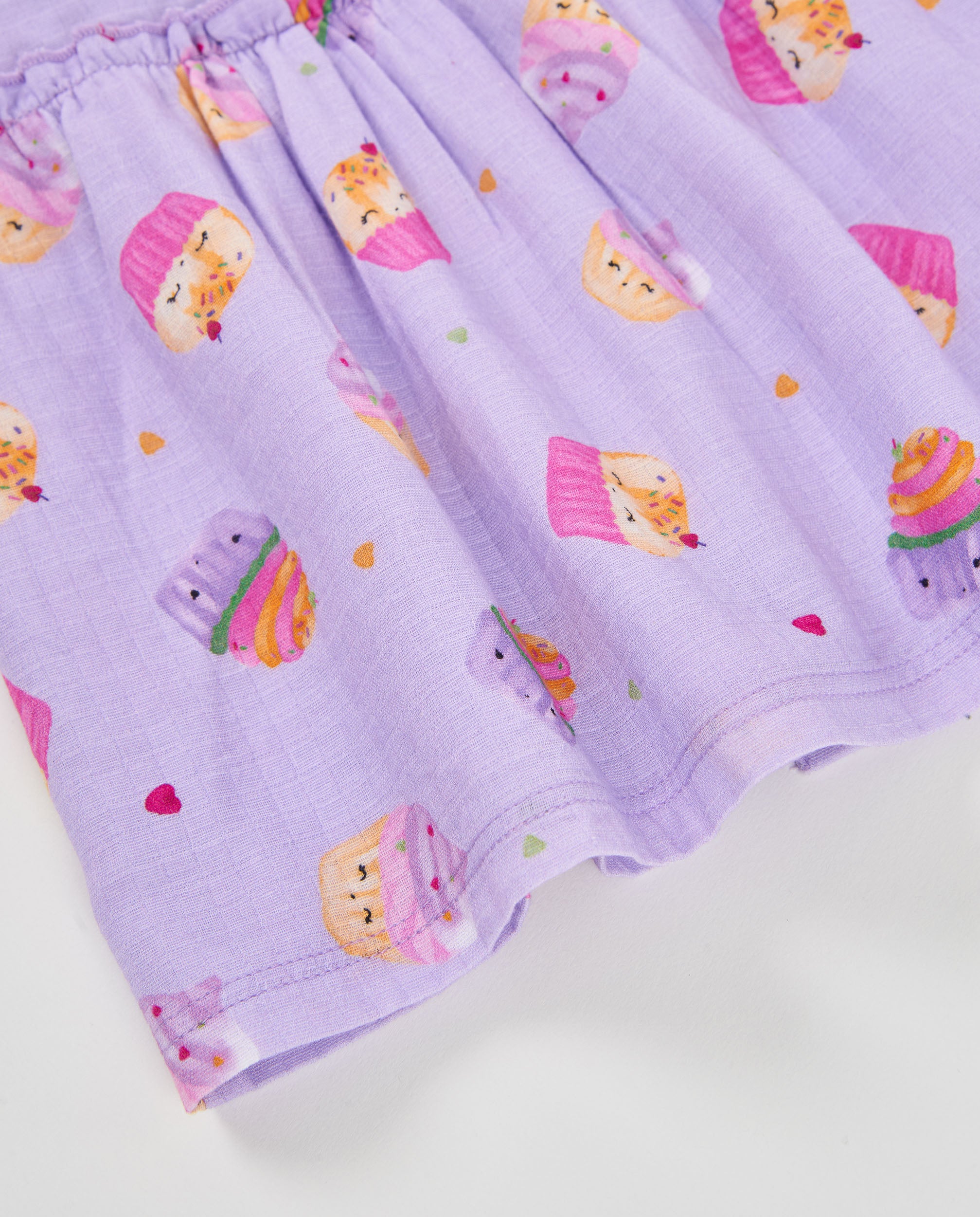 Vestido de tela plana de bebé con estampado de cupcakes