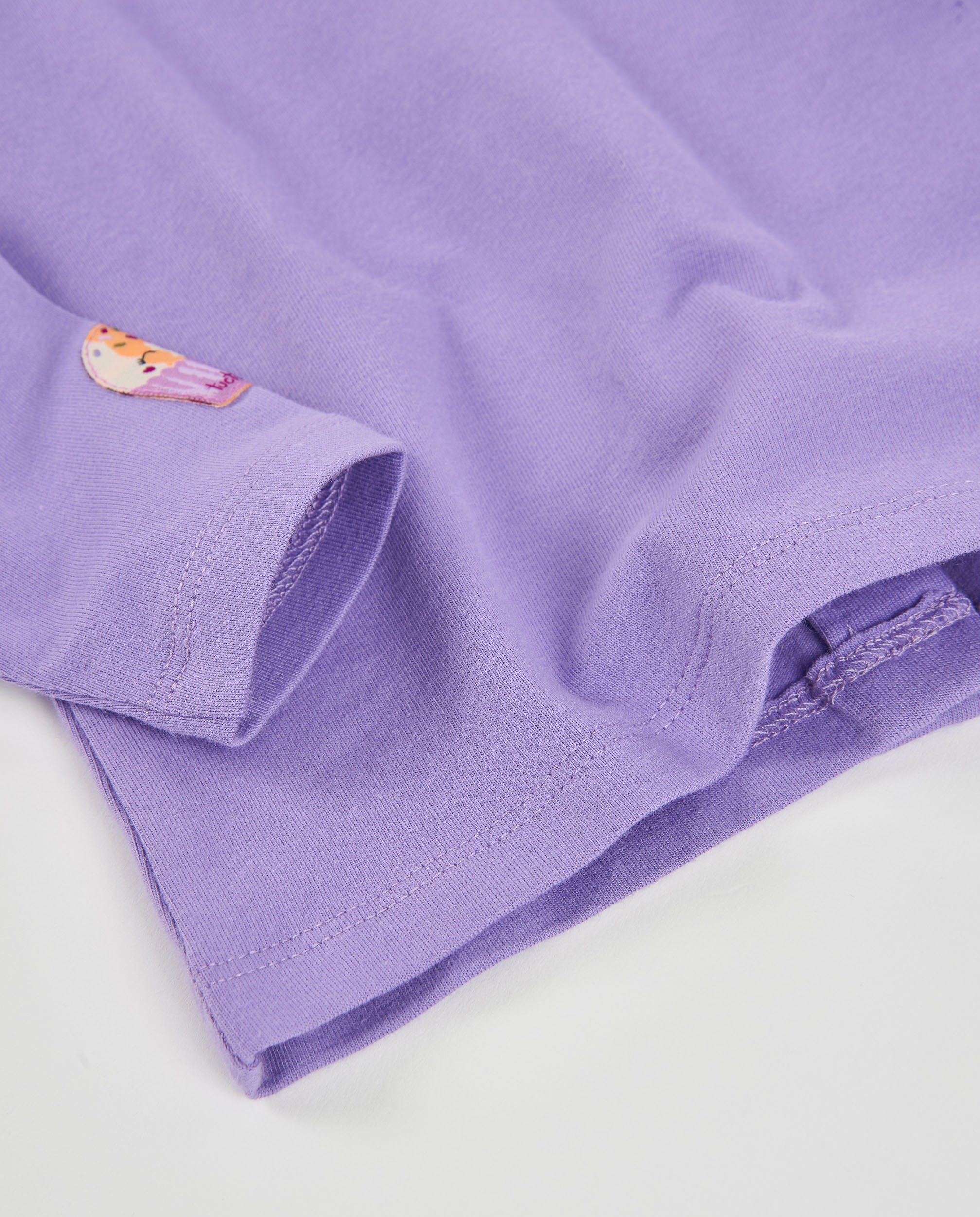Conjunto de felpa de bebé con camiseta de cuello redondo