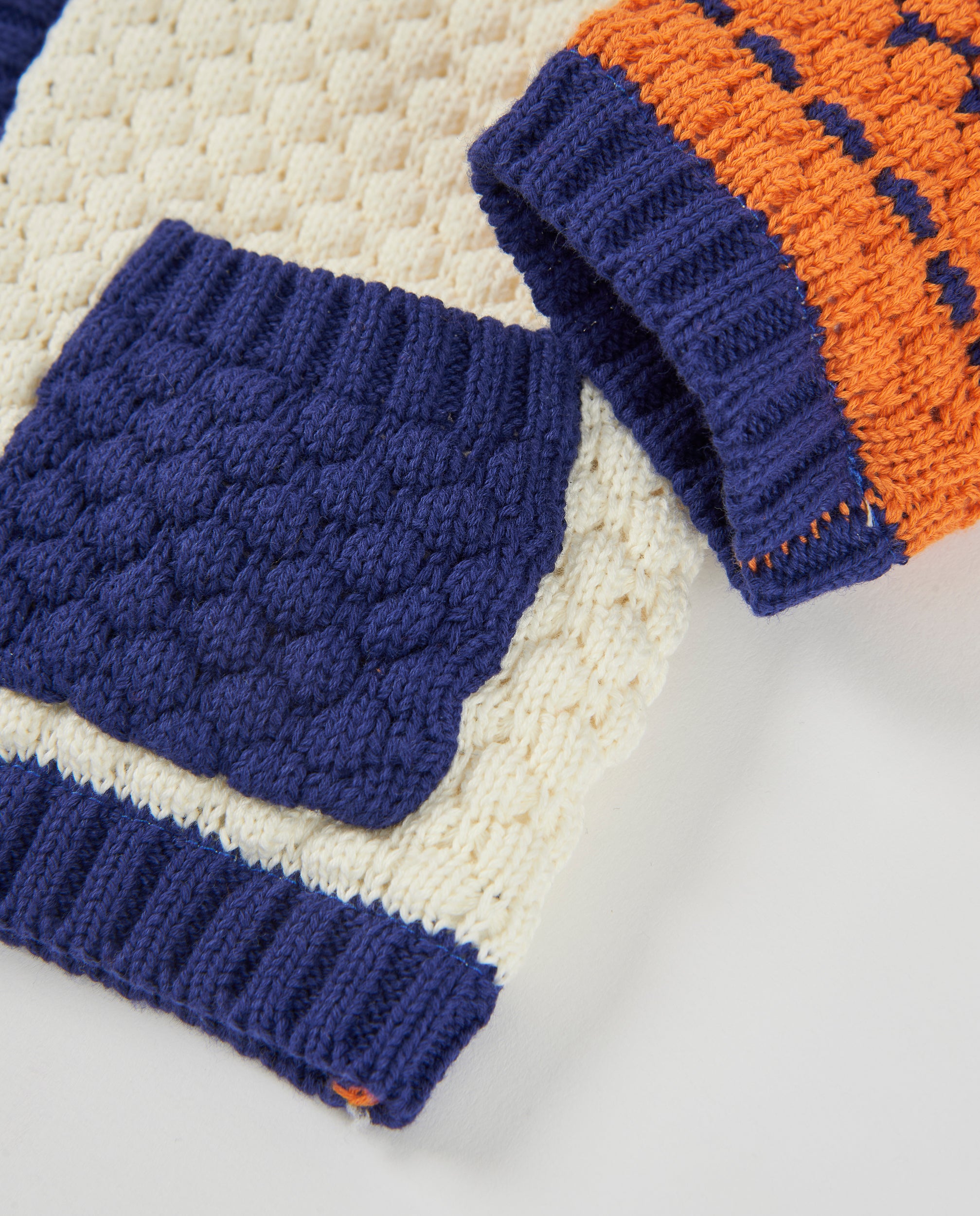 Chaqueta de tricot de bebé con capucha