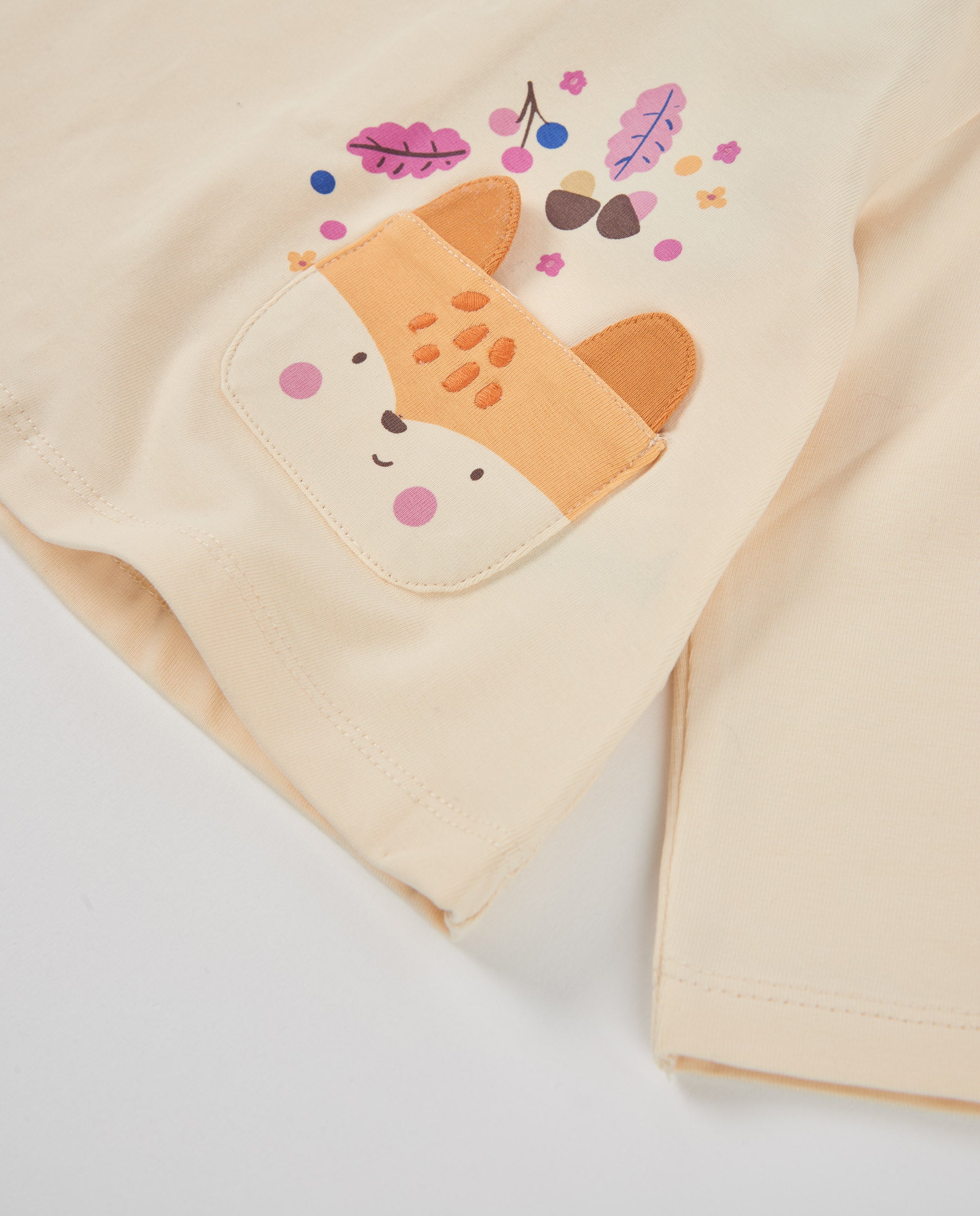 Conjunto de bebé con camiseta de punto y pantalón de lunares de tela plana