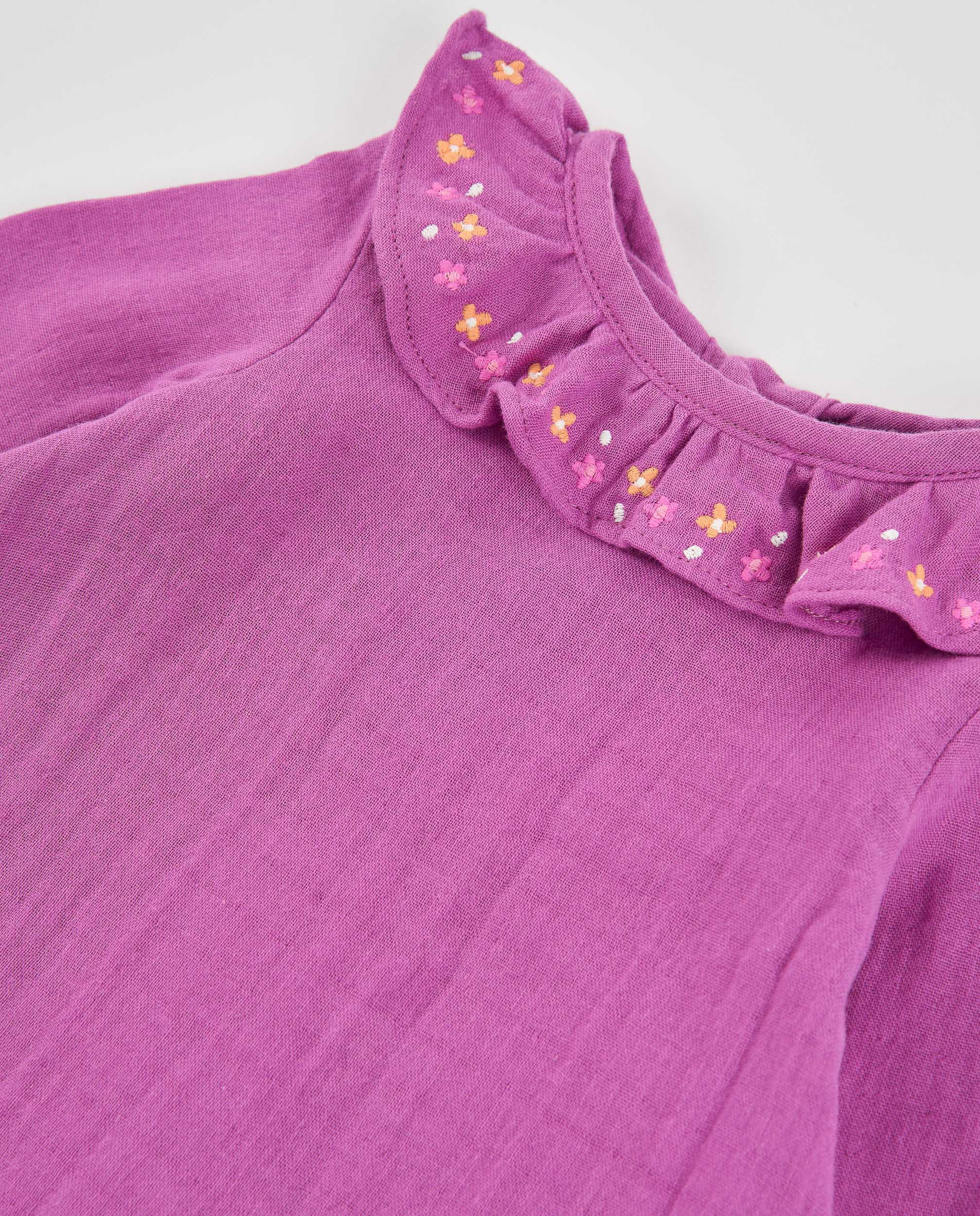 Conjunto de bebé con blusa de volantes de tela plana y pantalón de punto